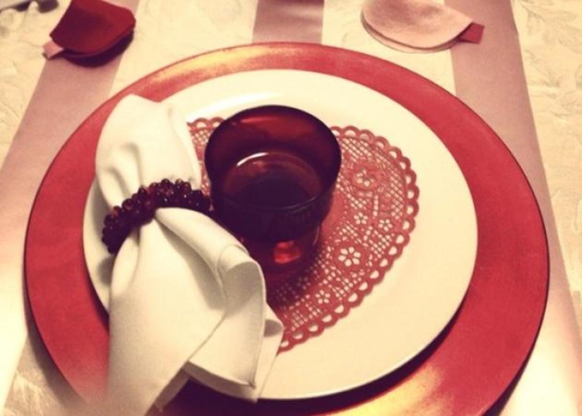 Αγίου Βαλεντίνου: Μοναδικές ιδέες για το τραπέζι σου για να μπεις στην καρδιά του!