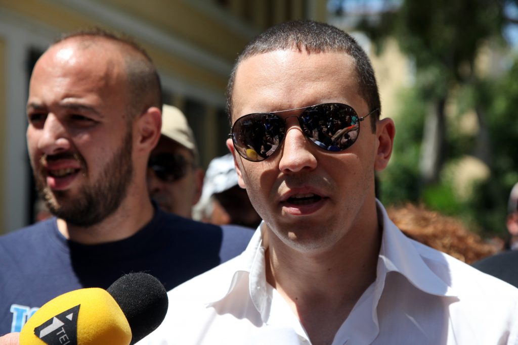 Κασιδιάρης: Να απαγορευθούν οι δημόσιες συναθροίσεις μεταναστών