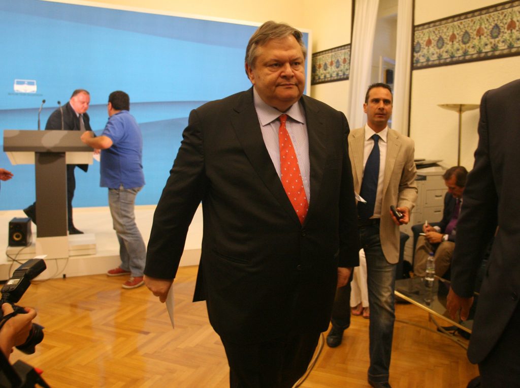 Ετοιμος για όλα ο Βενιζέλος – Πως θα απελευθερωθεί από τα “καπετανάτα”