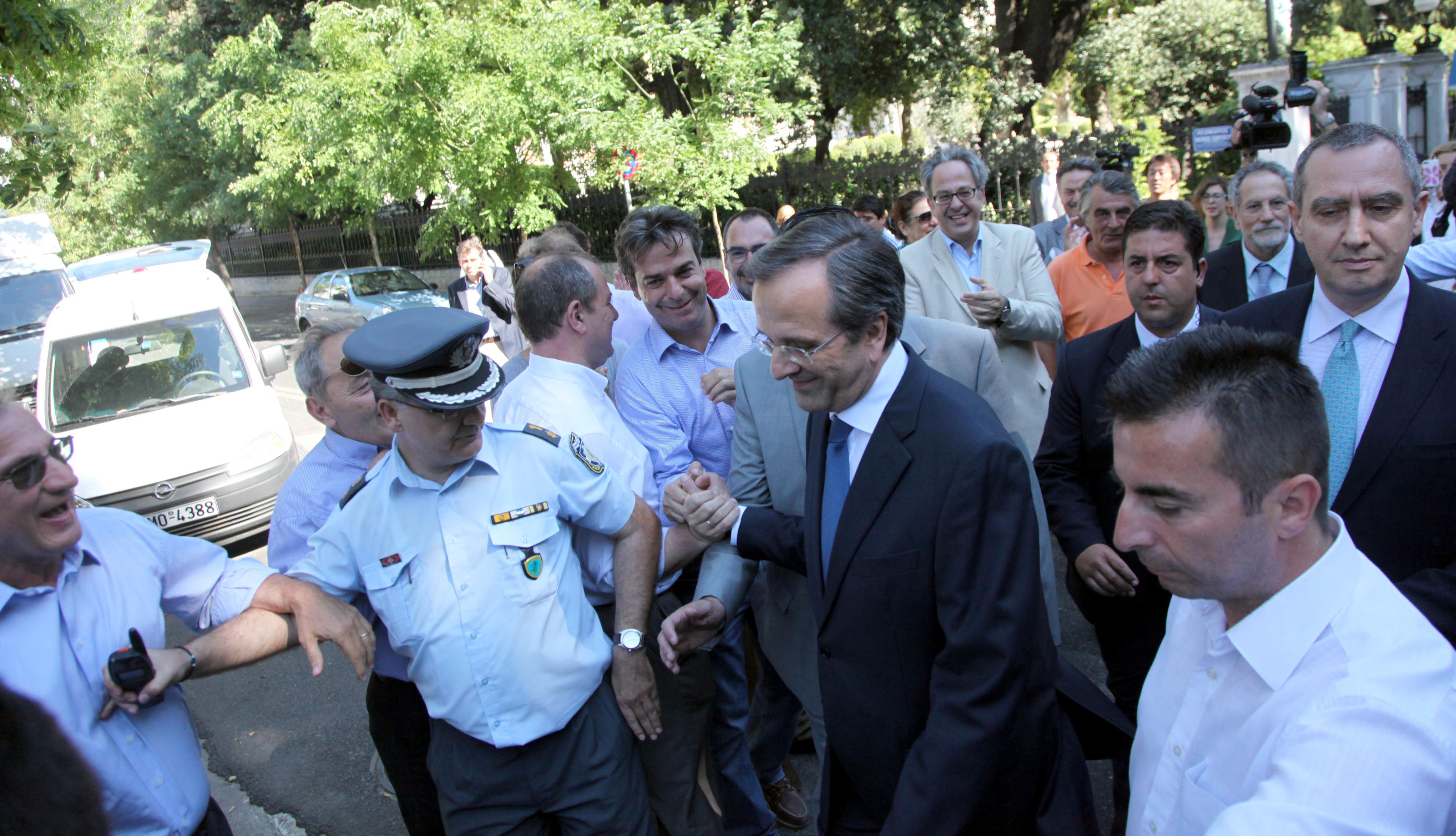 Κυβέρνηση με ολίγη από στήριξη