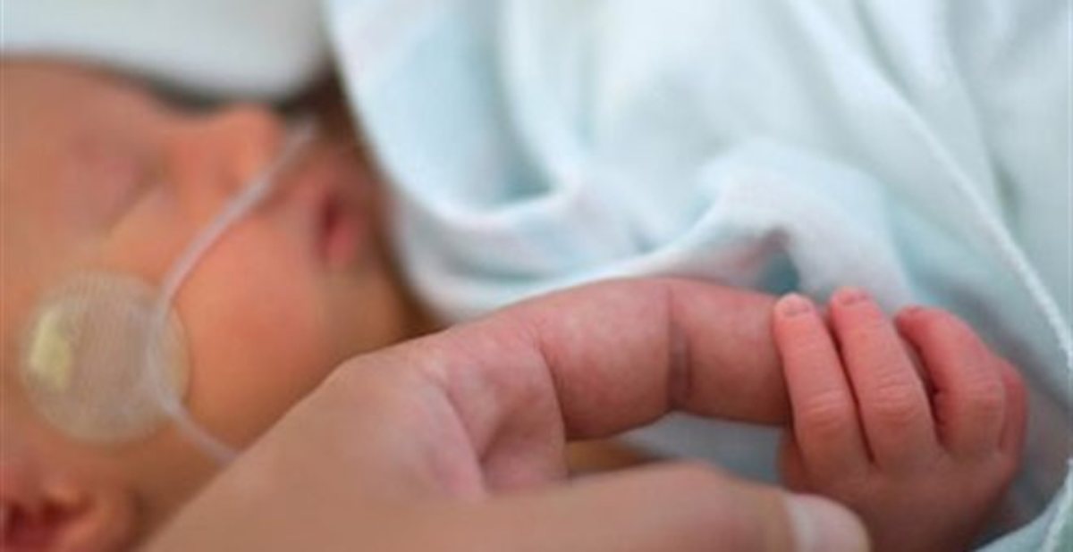 Θάνατος βρέφους από κοκκύτη στην Αθήνα – Σωτήριος ο εμβολιασμός της εγκύου λένε οι παιδίατροι