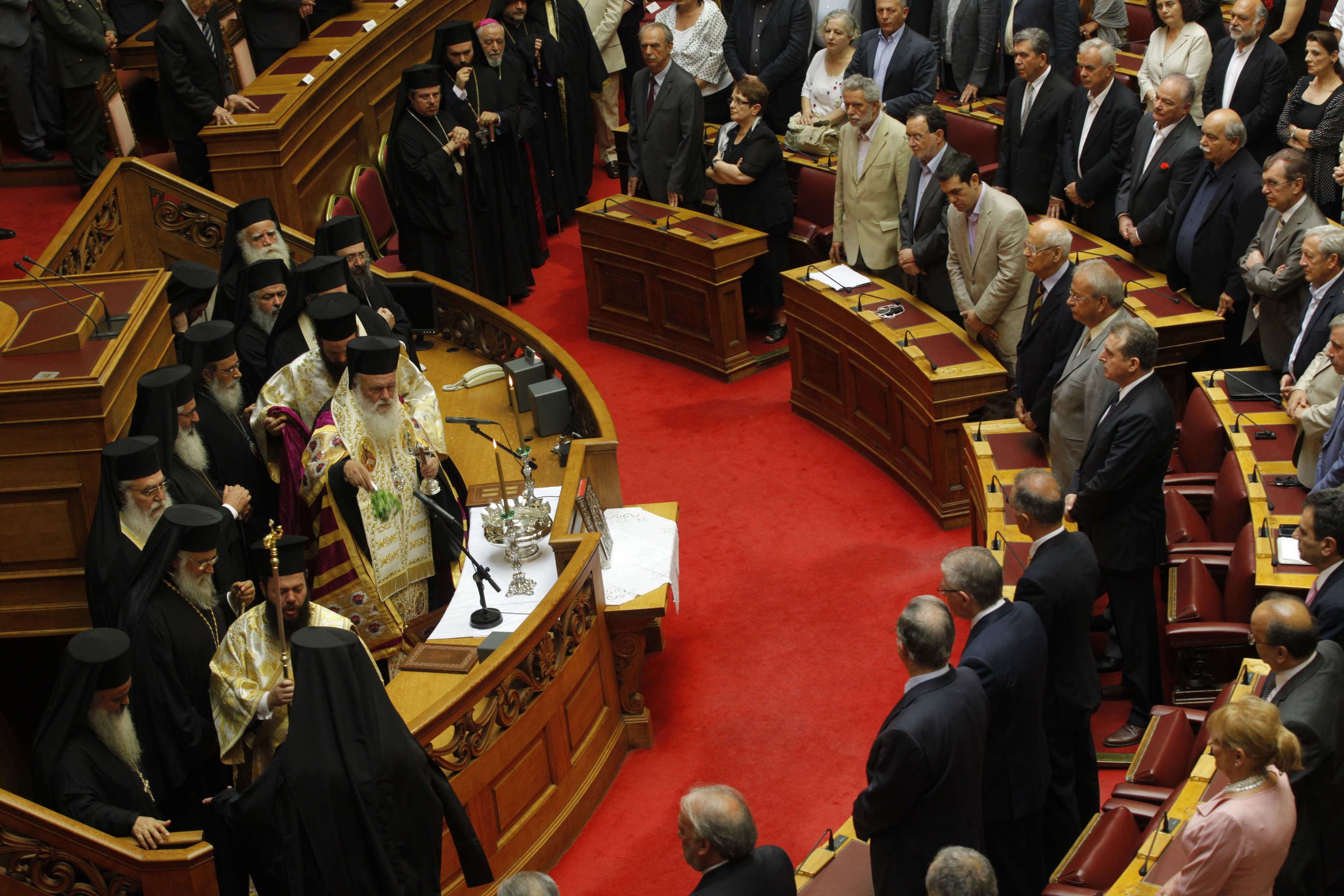 Στα χαρακώματα για τα έδρανα στη Βουλή