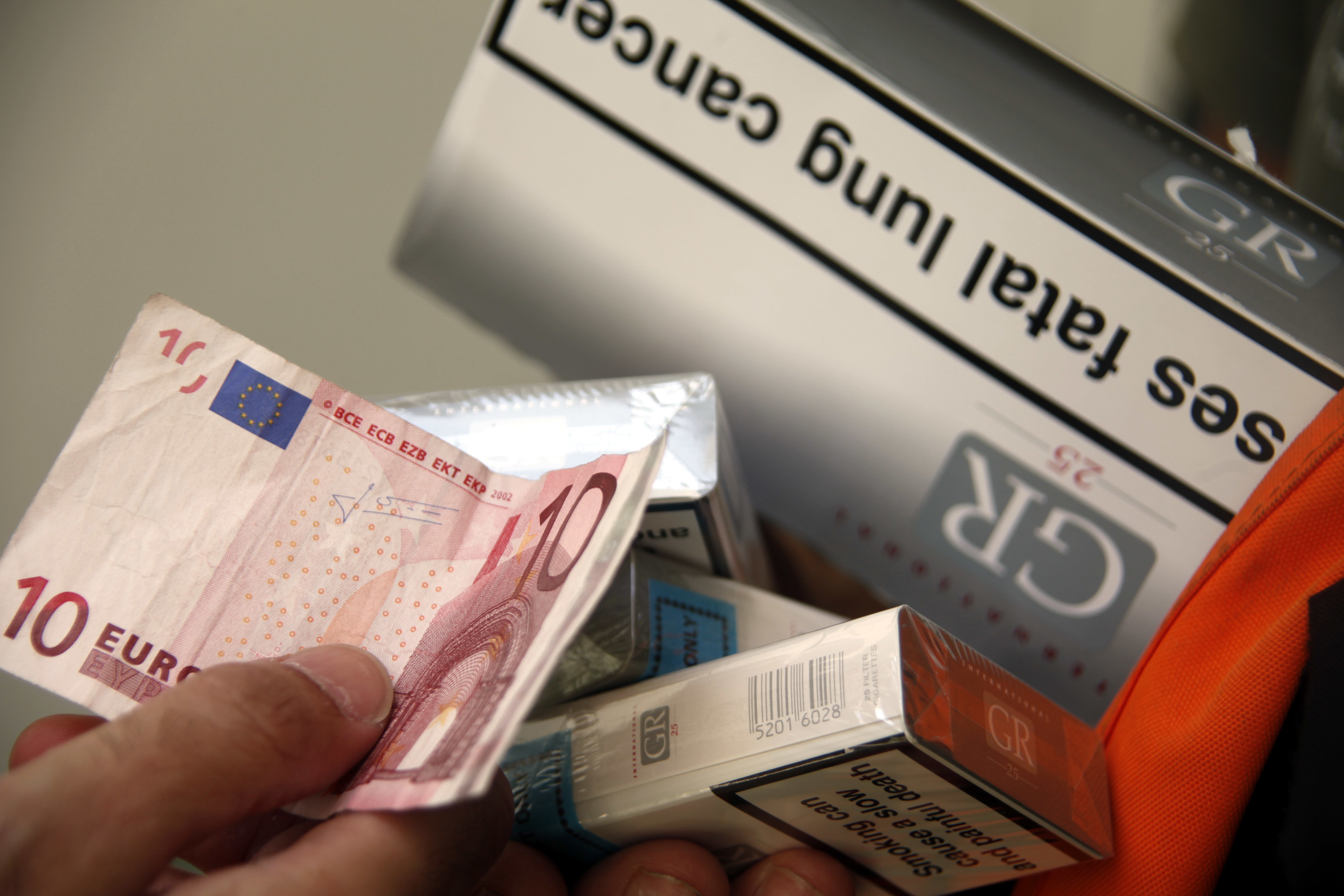 Κατατέθηκε στη Βουλή η τροπολογία για την αύξηση των 5 λεπτών στα τσιγάρα