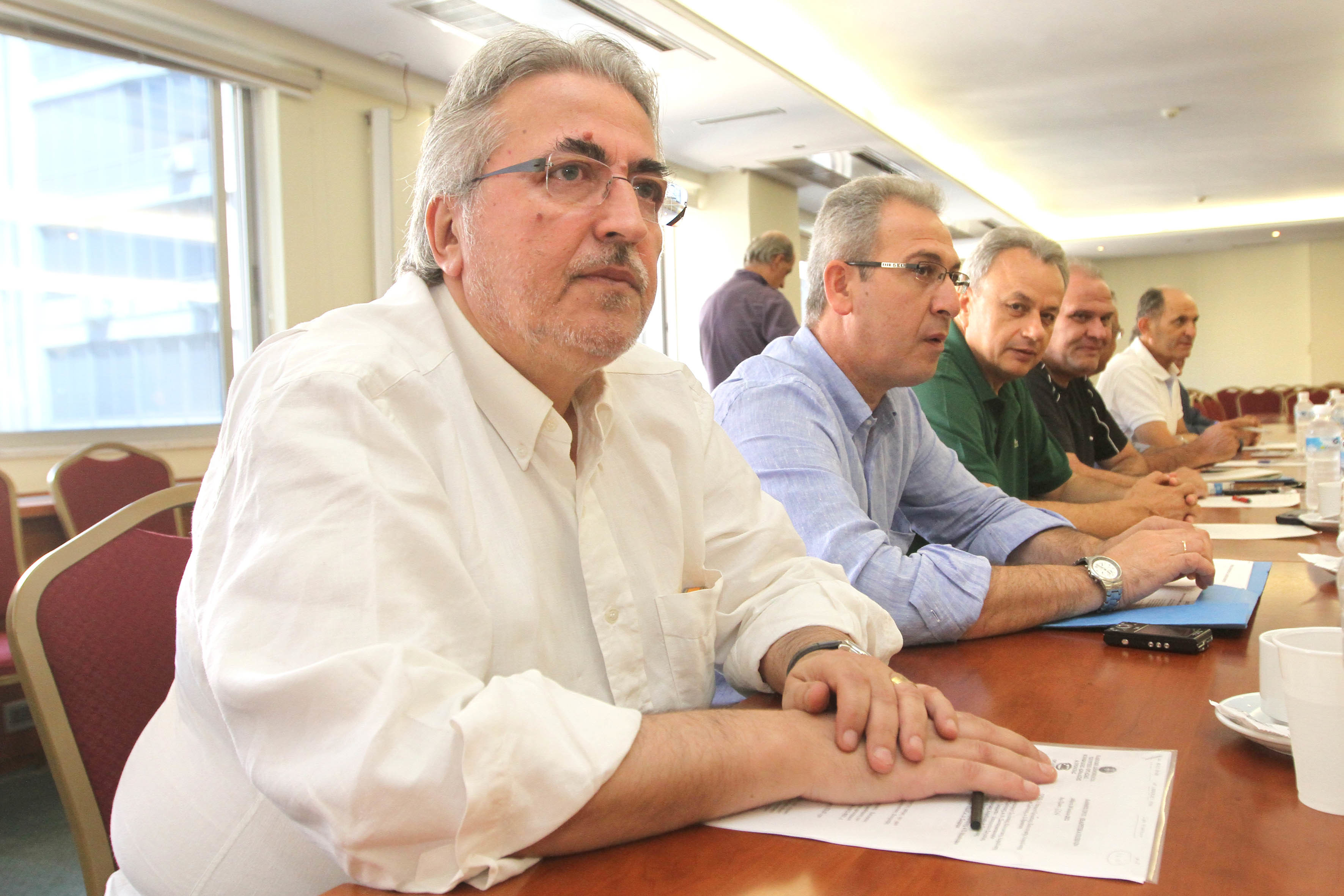 Τσαρλατάνοι και κομπογιαννίτες οι τροικανοί -Εκρηκτικό το κλίμα στην συνάντηση ΓΣΕΕ με εκπροσώπους των δανειστών