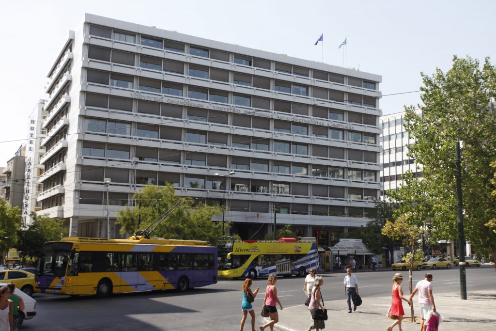 Η οικογένεια του γενικού διευθυντή φορολογικών υποθέσεων έχει μεγάλο λογιστικό γραφείο!