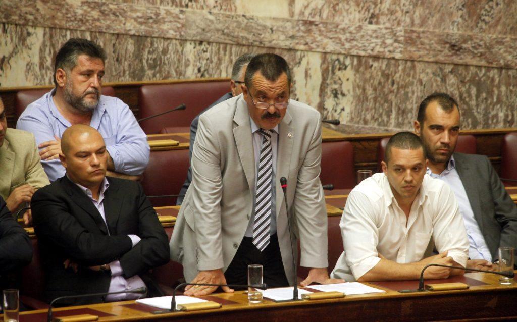 Πρώτο κόμμα ο ΣΥΡΙΖΑ και τρίτο η Χρ.Αυγή με 12% σε νεα δημοσκόπηση