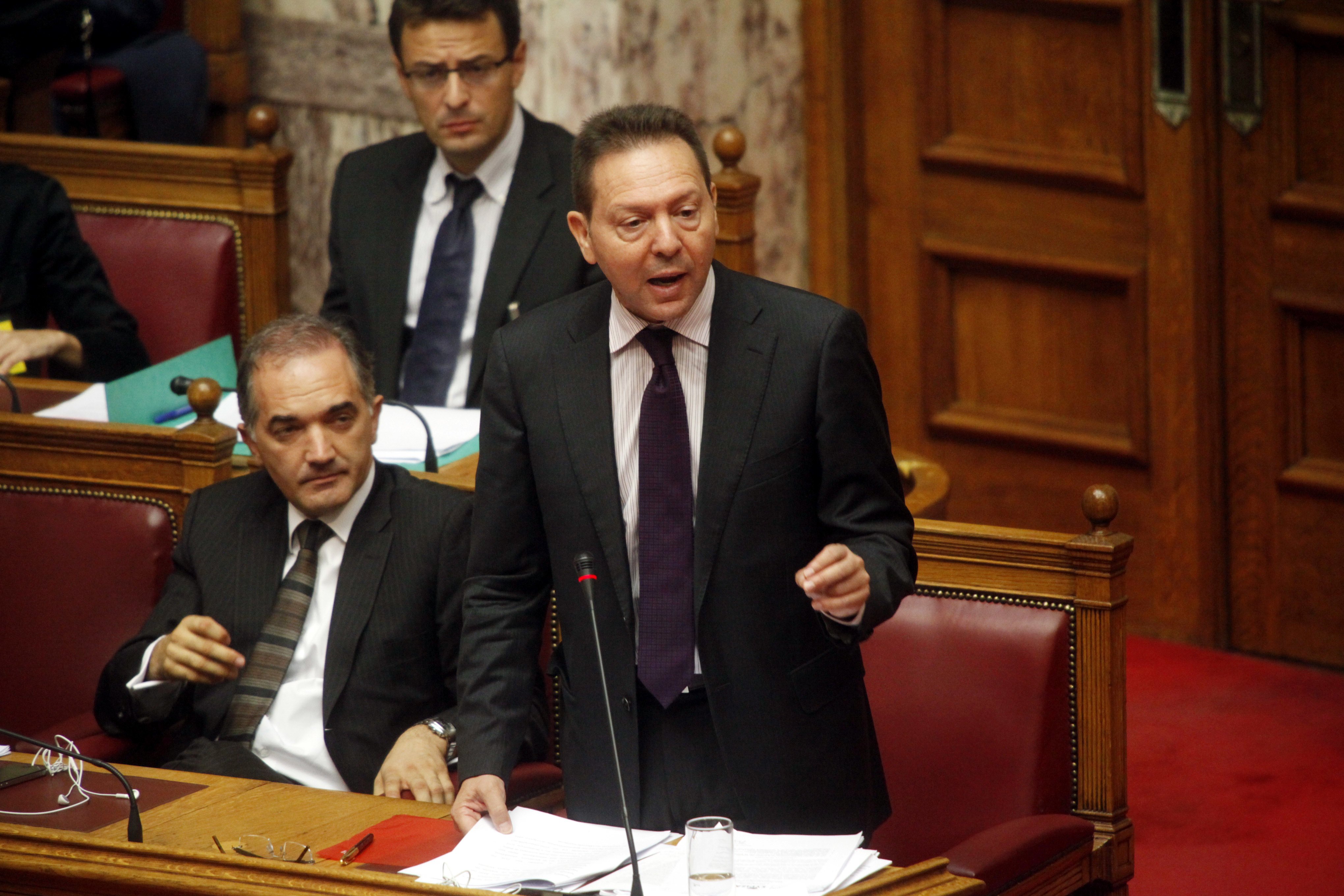 Δραματική δήλωση Στουρνάρα: “Θα πεθάνουμε από ασφυξία αν δεν πάρουμε την δόση!”