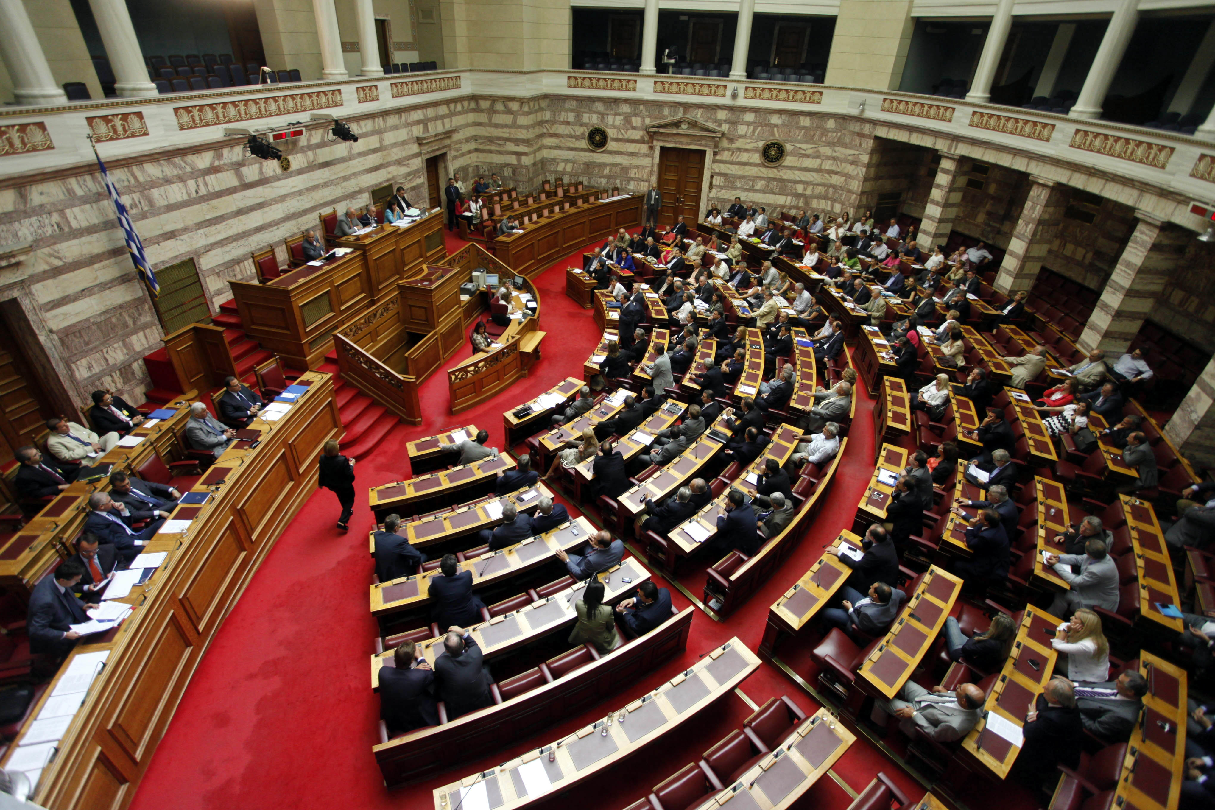 Εξακολουθούν να προκαλούν! Εξαιρούν τους αποσπασμένους υπαλλήλους στα υπουργεία από την κινητικότητα!