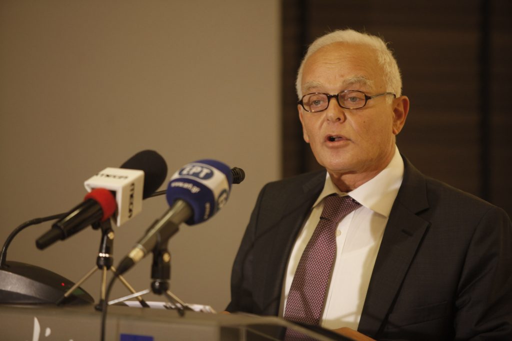 Άγριος καυγάς Μανιτάκη – Μητρόπουλου στην Βουλή
