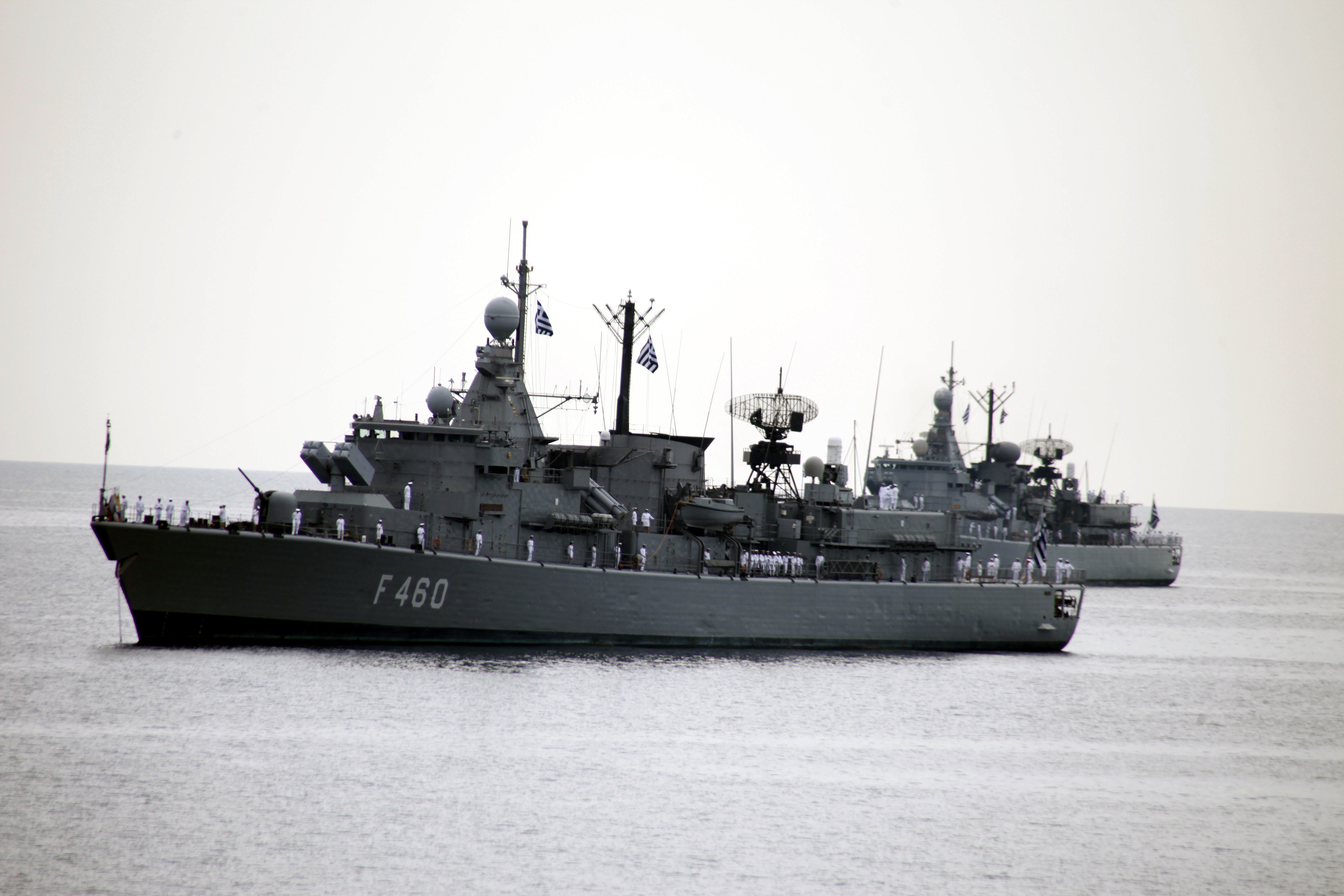 Και πλοία του Πολεμικού Ναυτικού στην Κεφαλονιά για τους σεισμόπληκτους