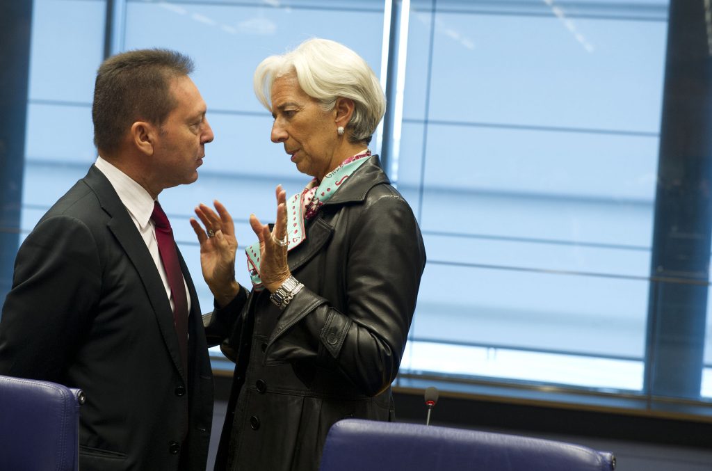 Νέα απειλή για την Ελλάδα ο πόλεμος Ε.Ε. – ΔΝΤ