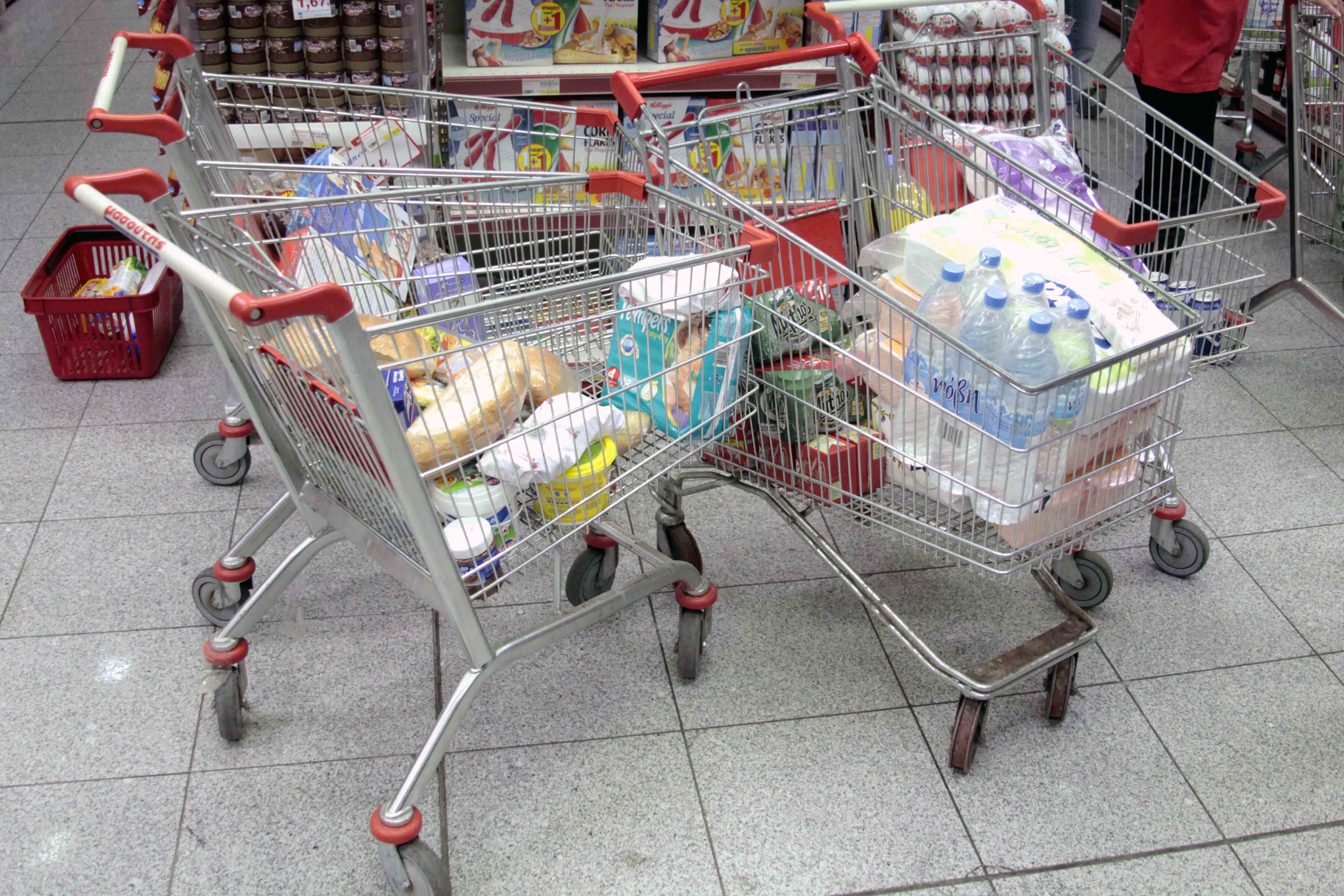 Η μάχη των σούπερ μάρκετ για την ελληνική ταυτότητα