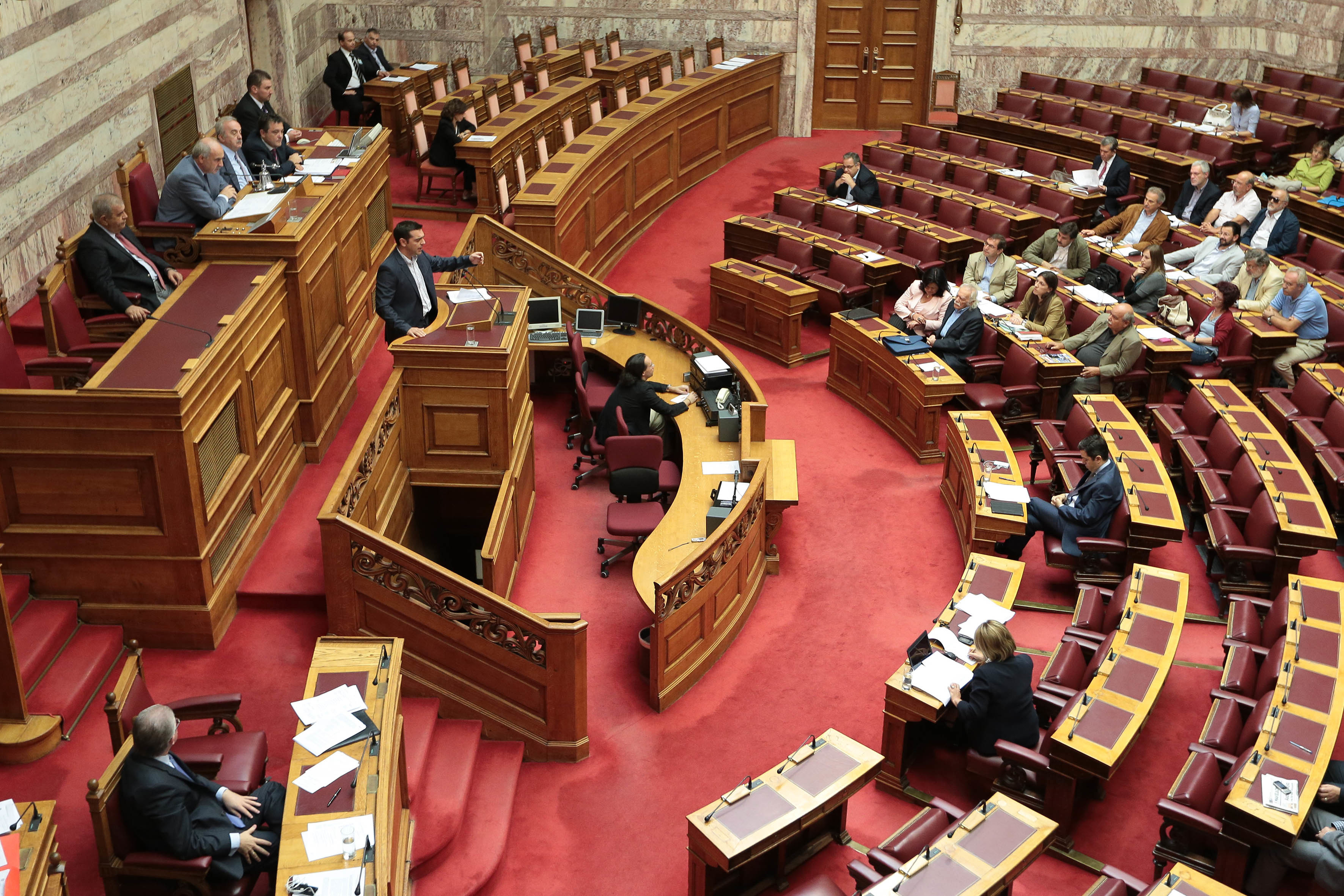 Στη Βουλή η πρώτη τροπολογία με μέτρα για την εκταμίευση της δόσης