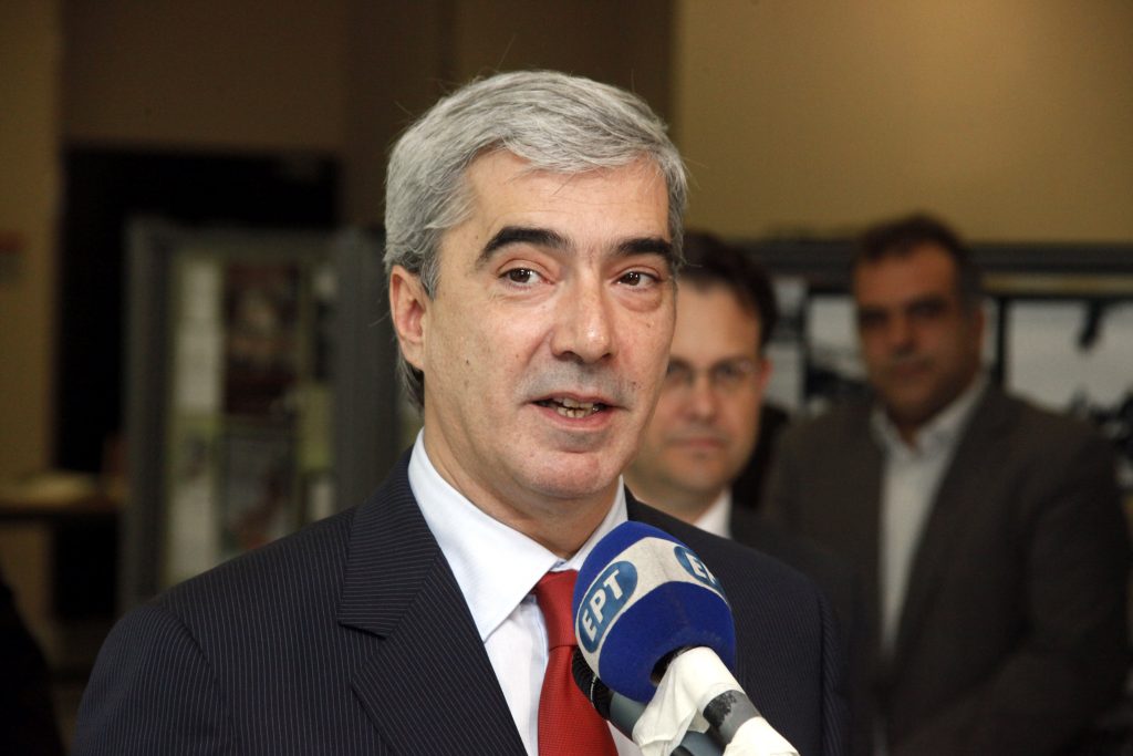 Ας πείσει πρώτα τις συνιστώσες του και μετά ας ζητήσει εκλογές