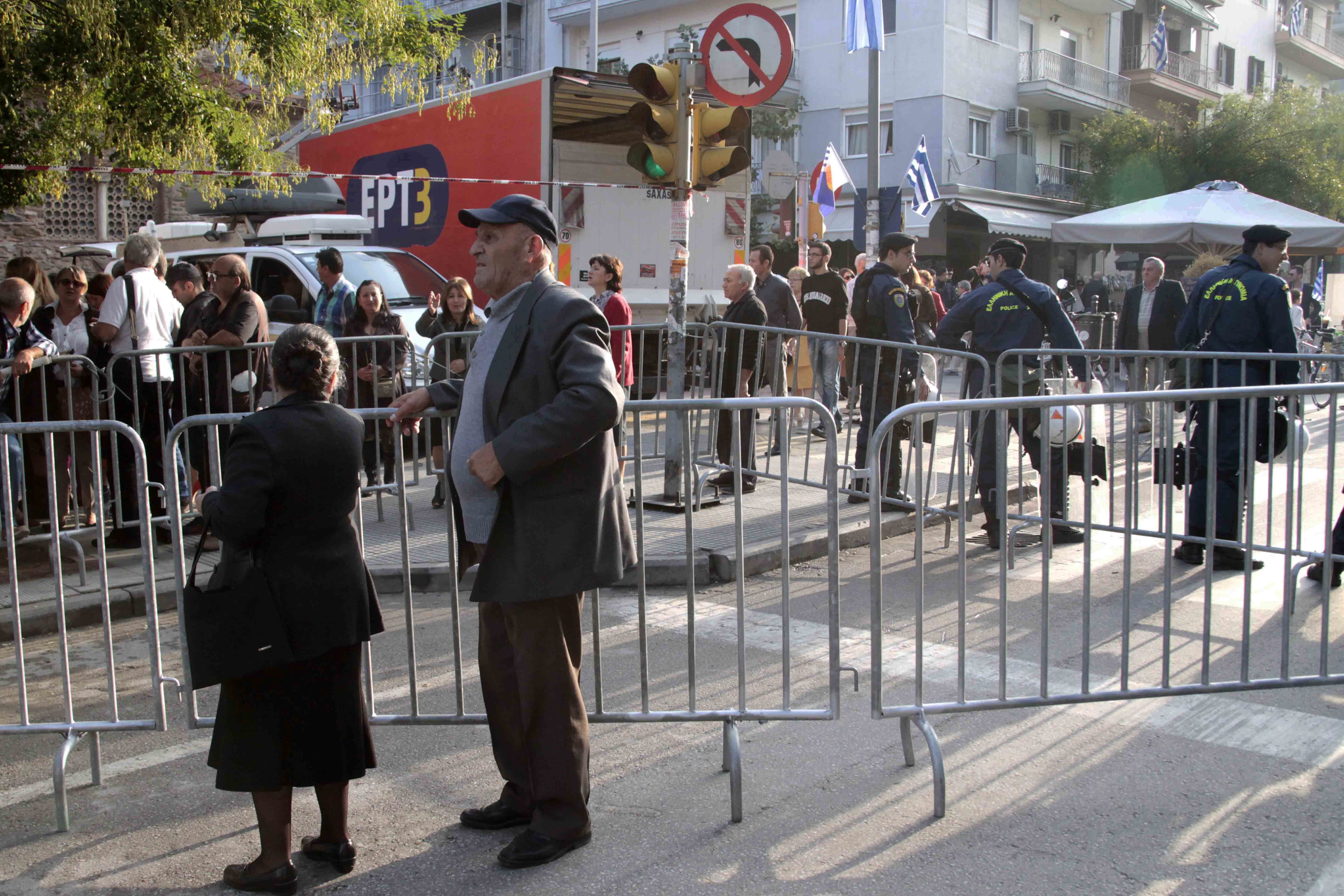 Άλλη μια σιδερόφραχτη επέτειος – Φρούριο η Θεσσαλονίκη για την επέτειο του “Όχι” – Χρειάζεται πρόσκληση ακόμη και για την εκκλησία!