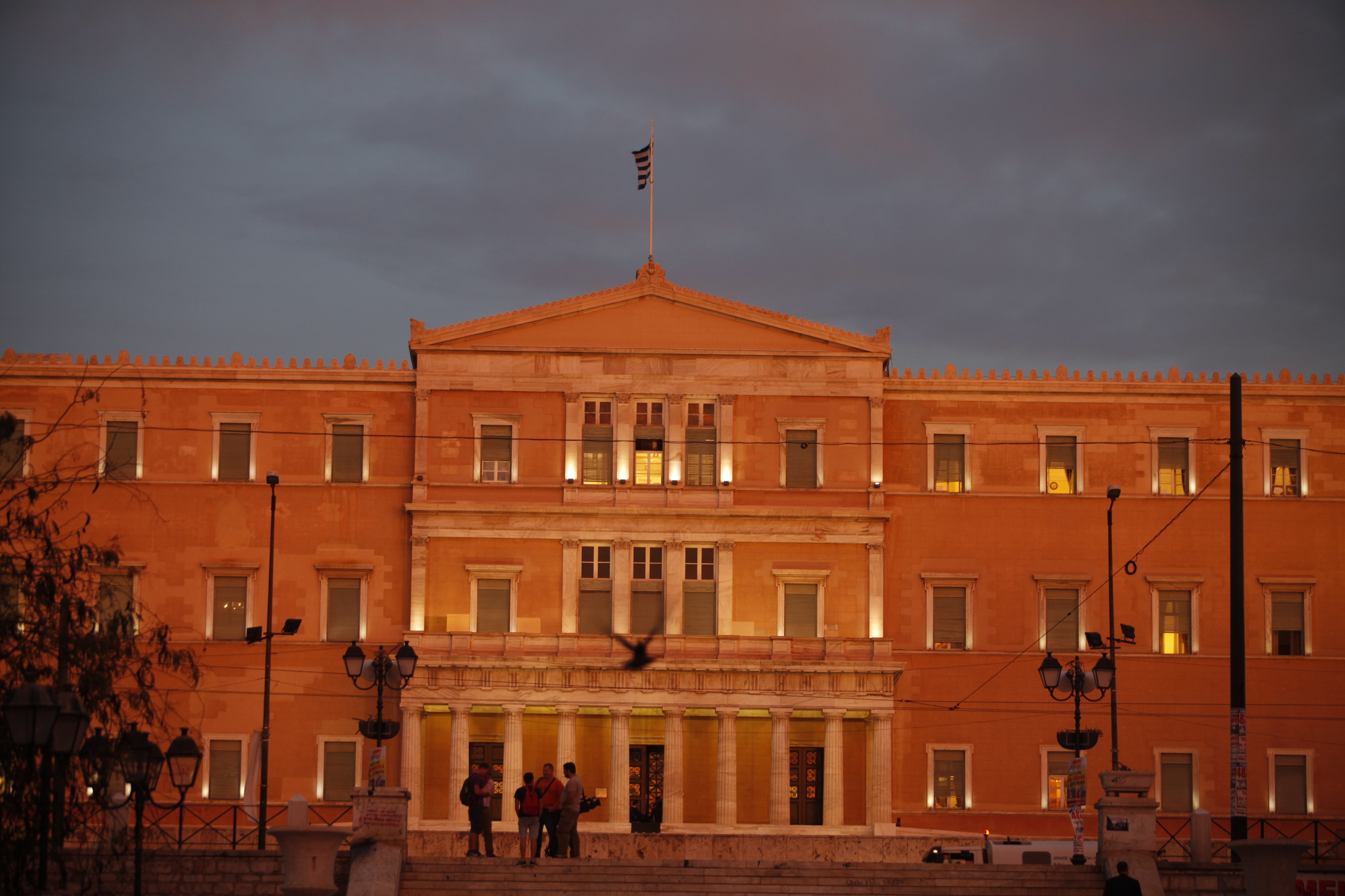 Διαβάστε όλα τα μέτρα για μισθούς, συντάξεις, εργασιακά στον ειδικό φάκελο του Newsit