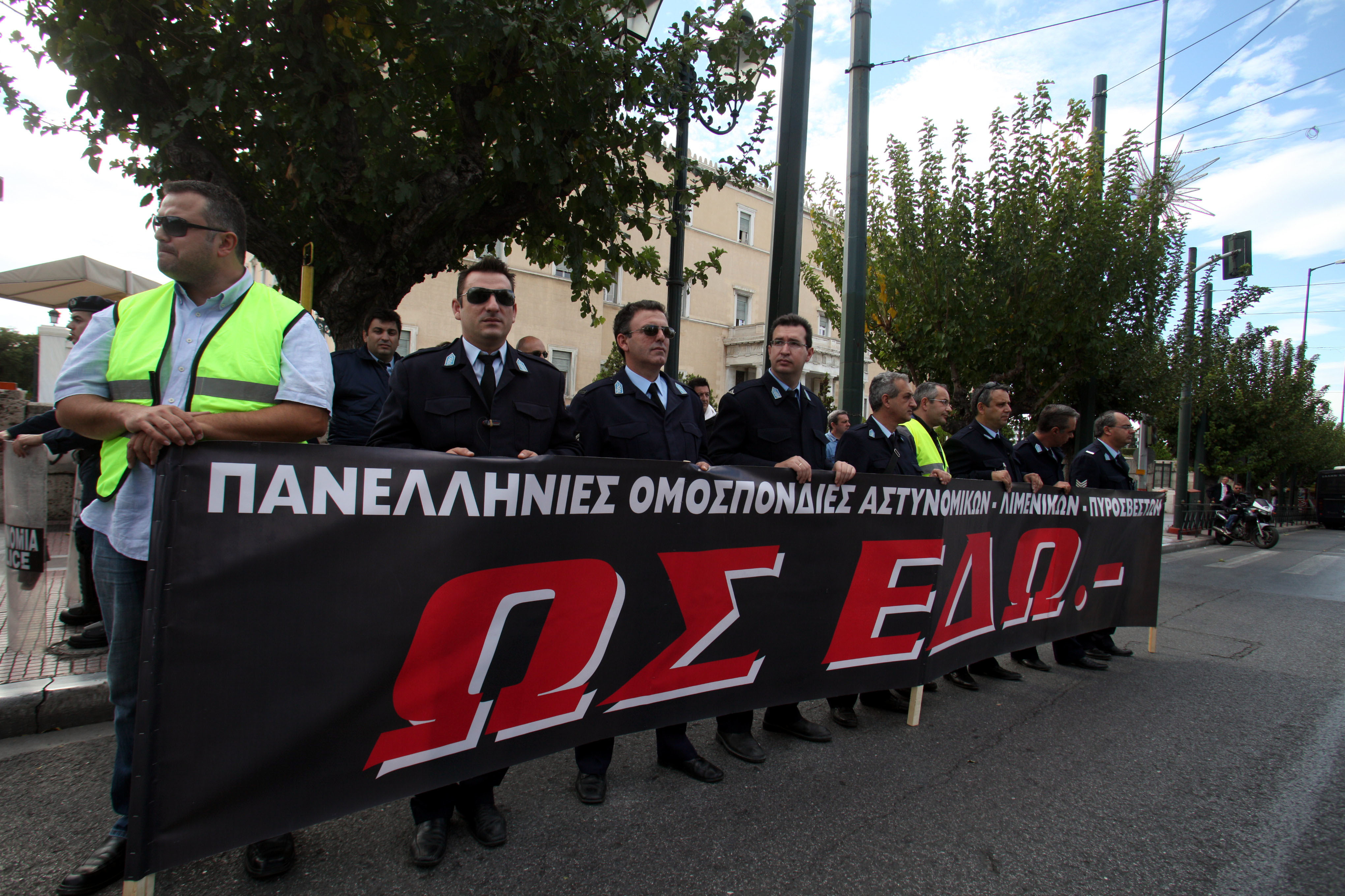 Οι ένστολοι έφαγαν το πλεόνασμα