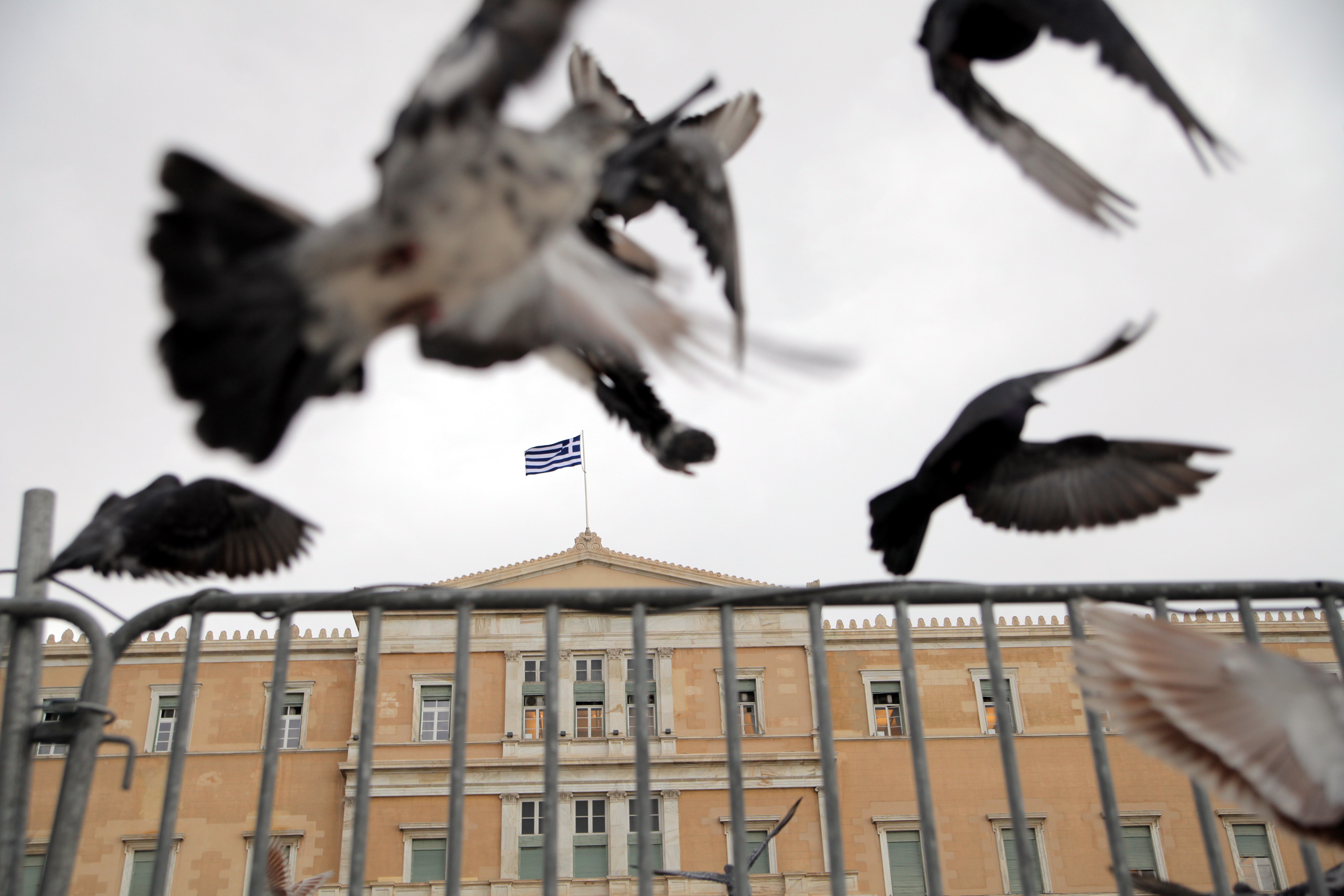 Η τρόικα φτιάχνει νέο κόμμα!