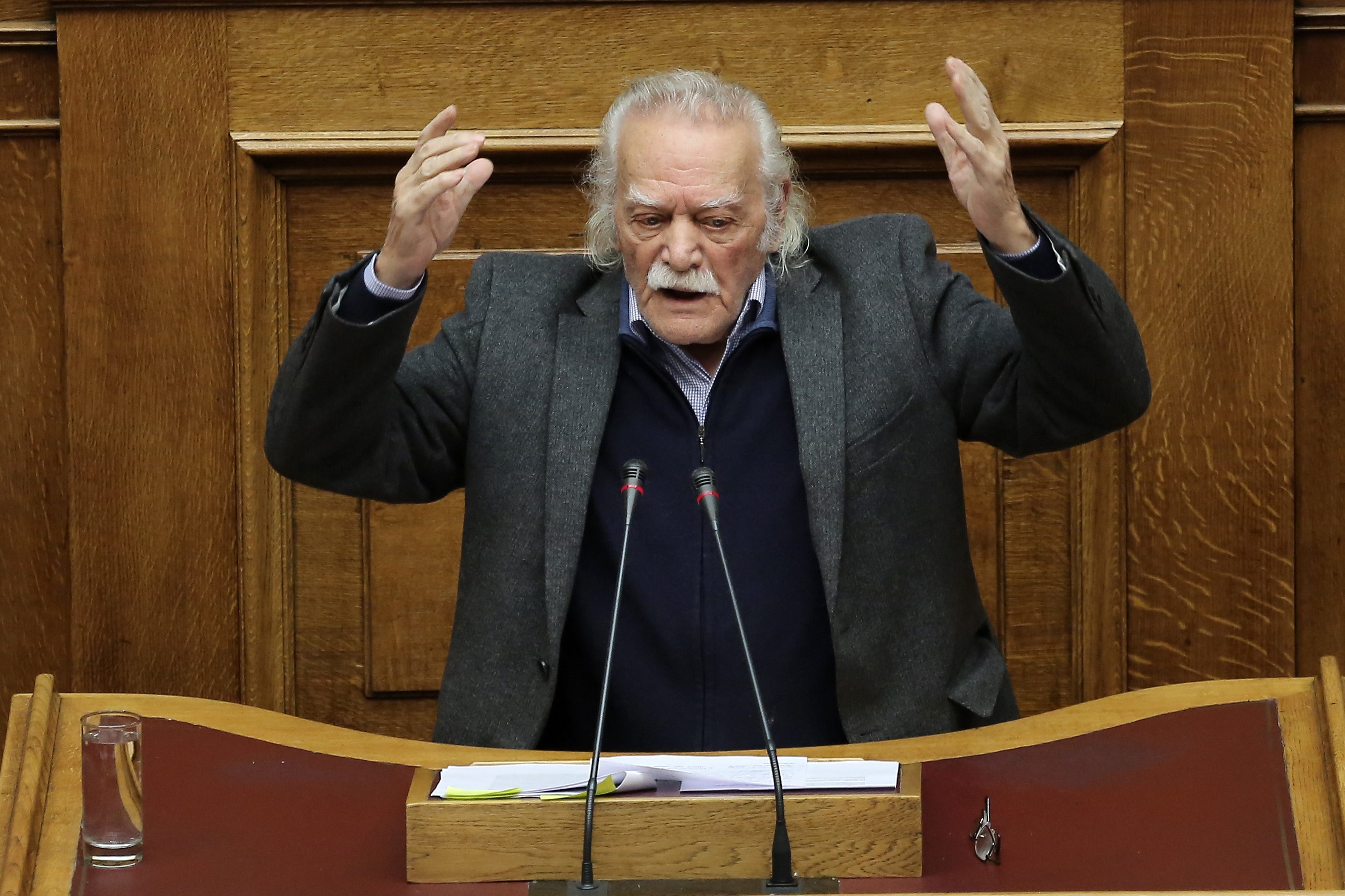 Στο νοσοκομείο ο Μανώλης Γλέζος