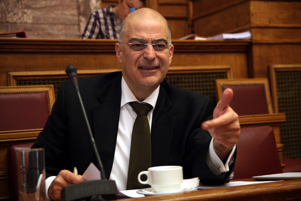 Χαμός σε επιτροπή της Βουλής με τον ΣΥΡΙΖΑ να απαιτεί την παραίτηση Δένδια και να τον αποκαλεί προβοκάτορα