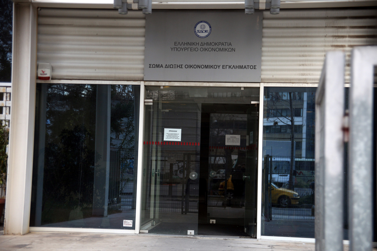 ΣΔΟΕ: ‘Οργια φοροδιαφυγής και πλούσια σοδειά φοροφυγάδων, αλλά …φτώχεια στο ταμείο – 34 “καραμπινάτες” υποθέσεις