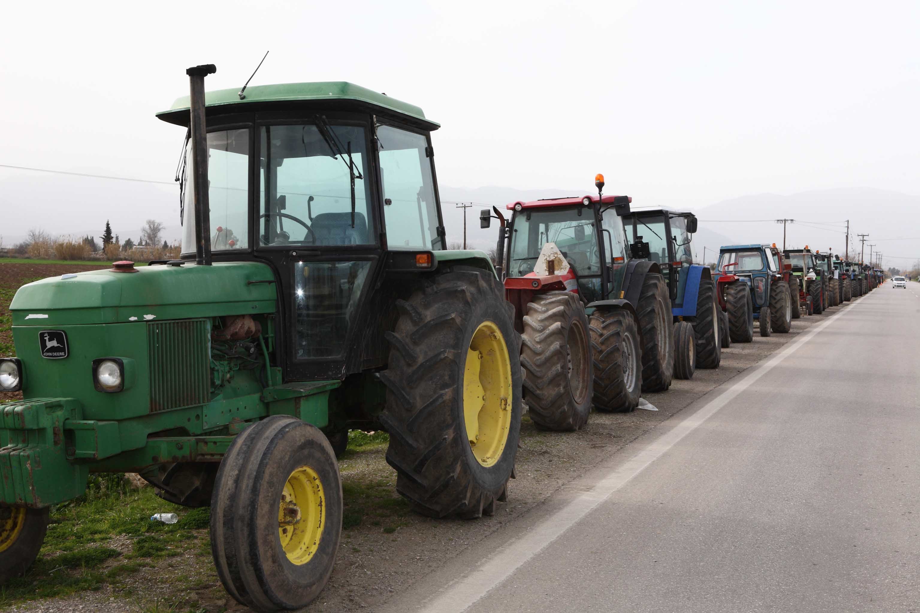 Τρεις προτάσεις της κυβέρνησης στους αγρότες – Ενισχύονται τα μπλόκα