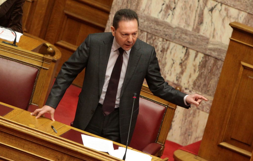 Άγριος καυγάς Στουρνάρα – Μαριά στην Βουλή – Ο βουλευτής κατηγόρησε την κυβέρνηση για τον θάνατο των φοιτητών στην Λάρισα