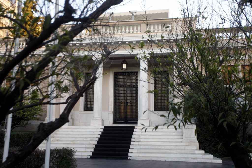 Μίνι υπουργικό για απολύσεις και οργανογράμματα υπουργείων