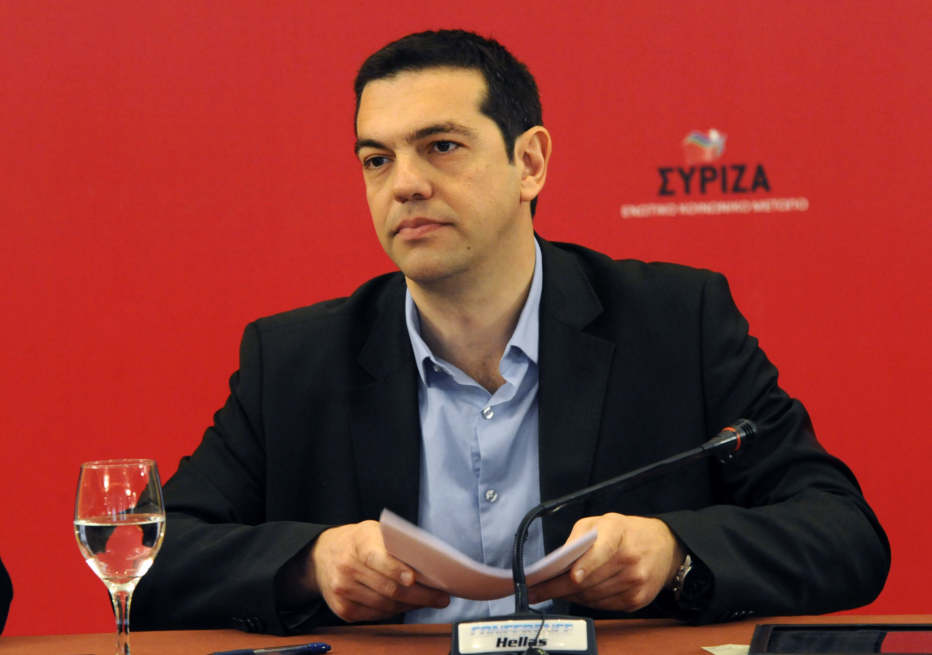 Τσίπρας: Ο κ. Σαμαράς ετοιμάζεται να υποδεχτεί την τρόικα με μία ανθοδέσμη από “ναι”