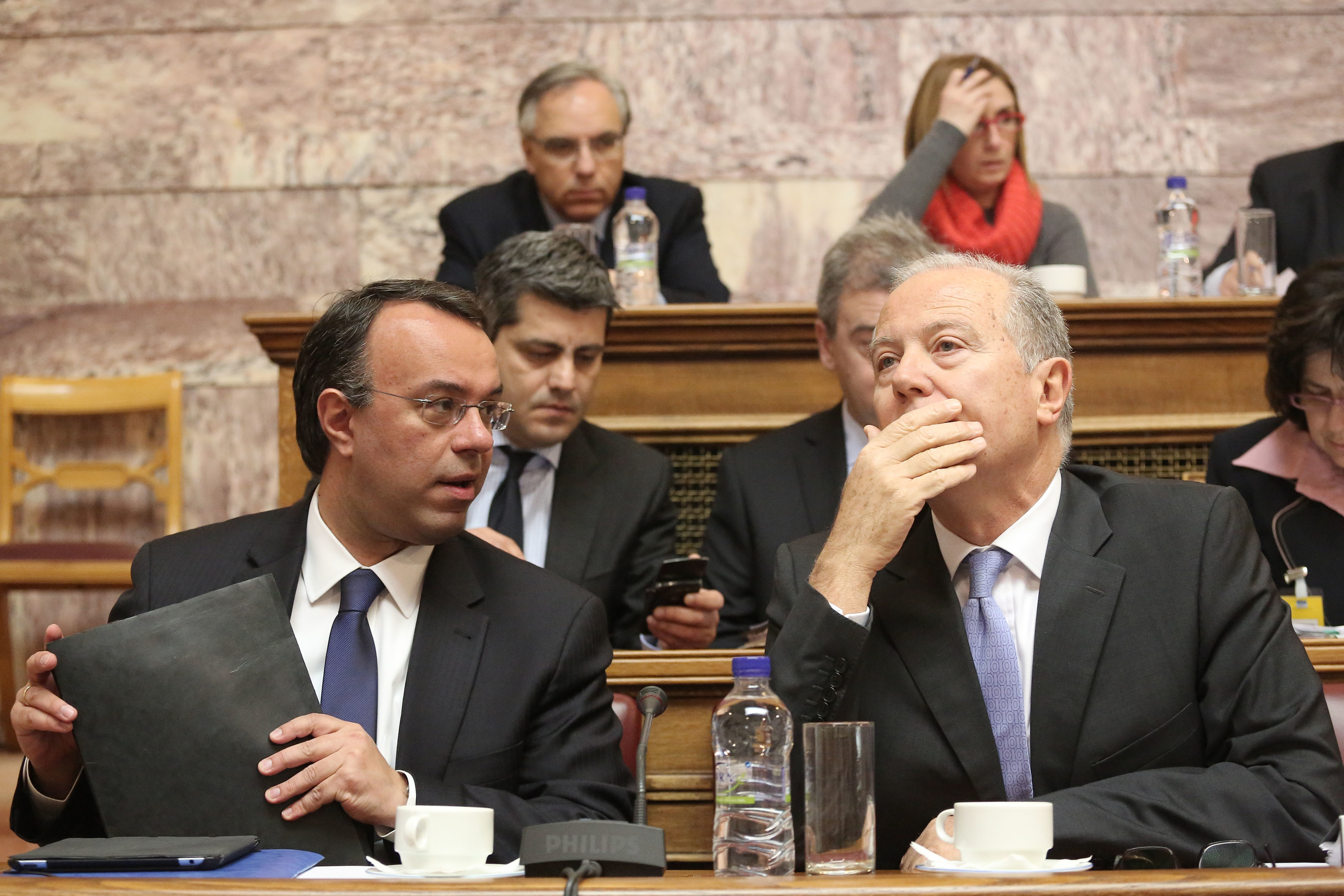 Πρωτογενές πλεόνασμα αλλά… μείωση των εσόδων