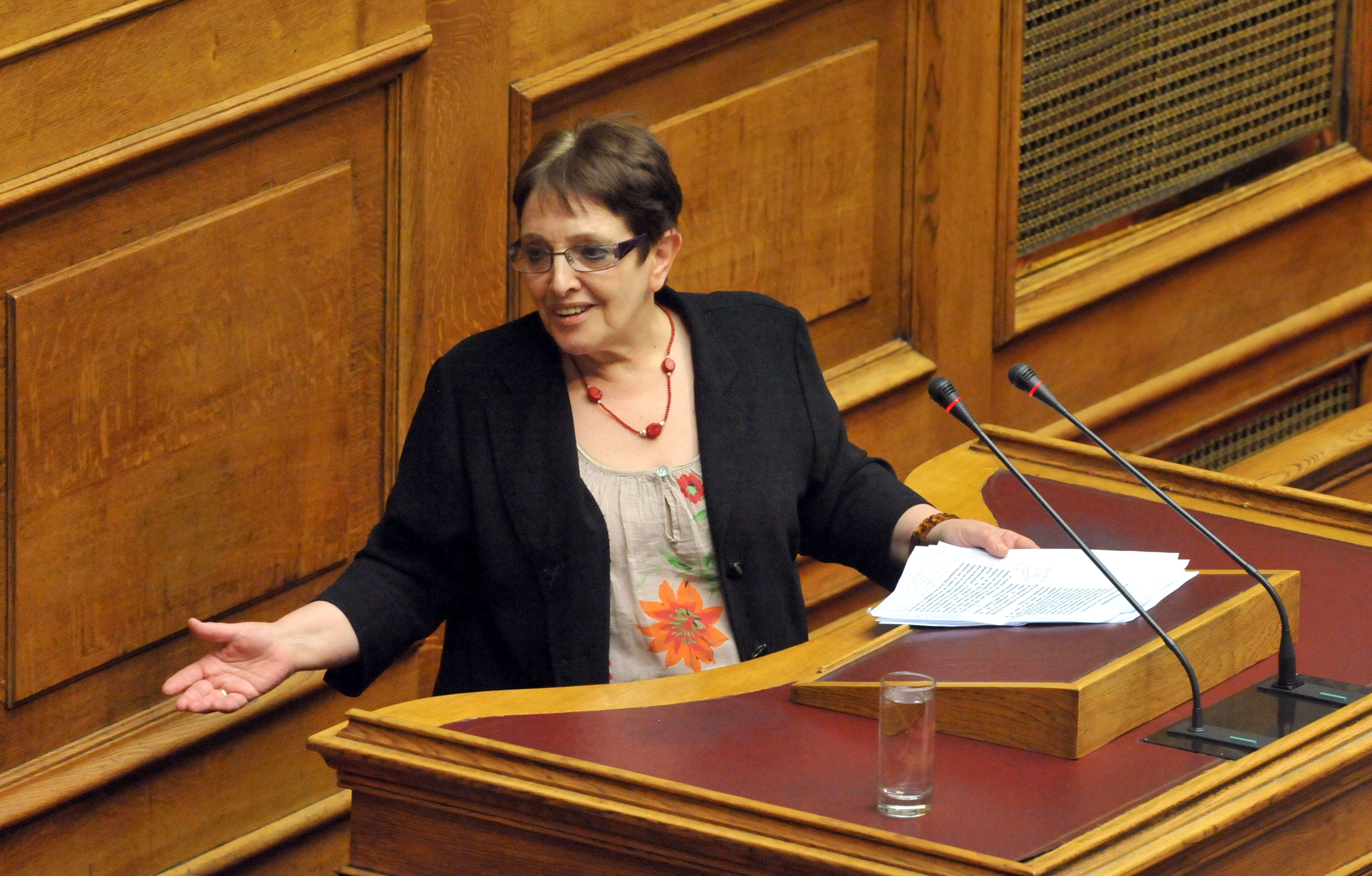 Παπαρήγα: Αυτό που κάνουν την ΕΡΤ θα το κάνουν και στα ασφαλιστικά ταμεία