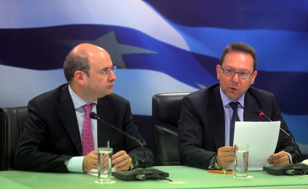 Στουρνάρας: Το 72% των επαγγελμάτων έχει ήδη ανοίξει!