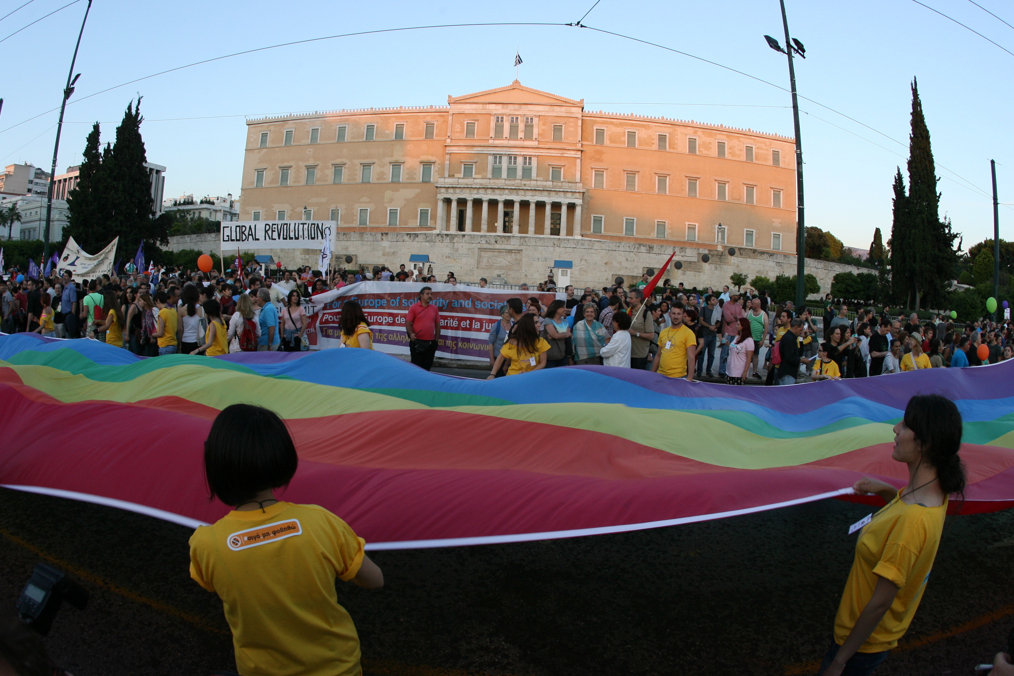 Σκόνταψε η τροπολογία για σύμφωνο συμβίωσης στα ομόφυλα ζευγάρια