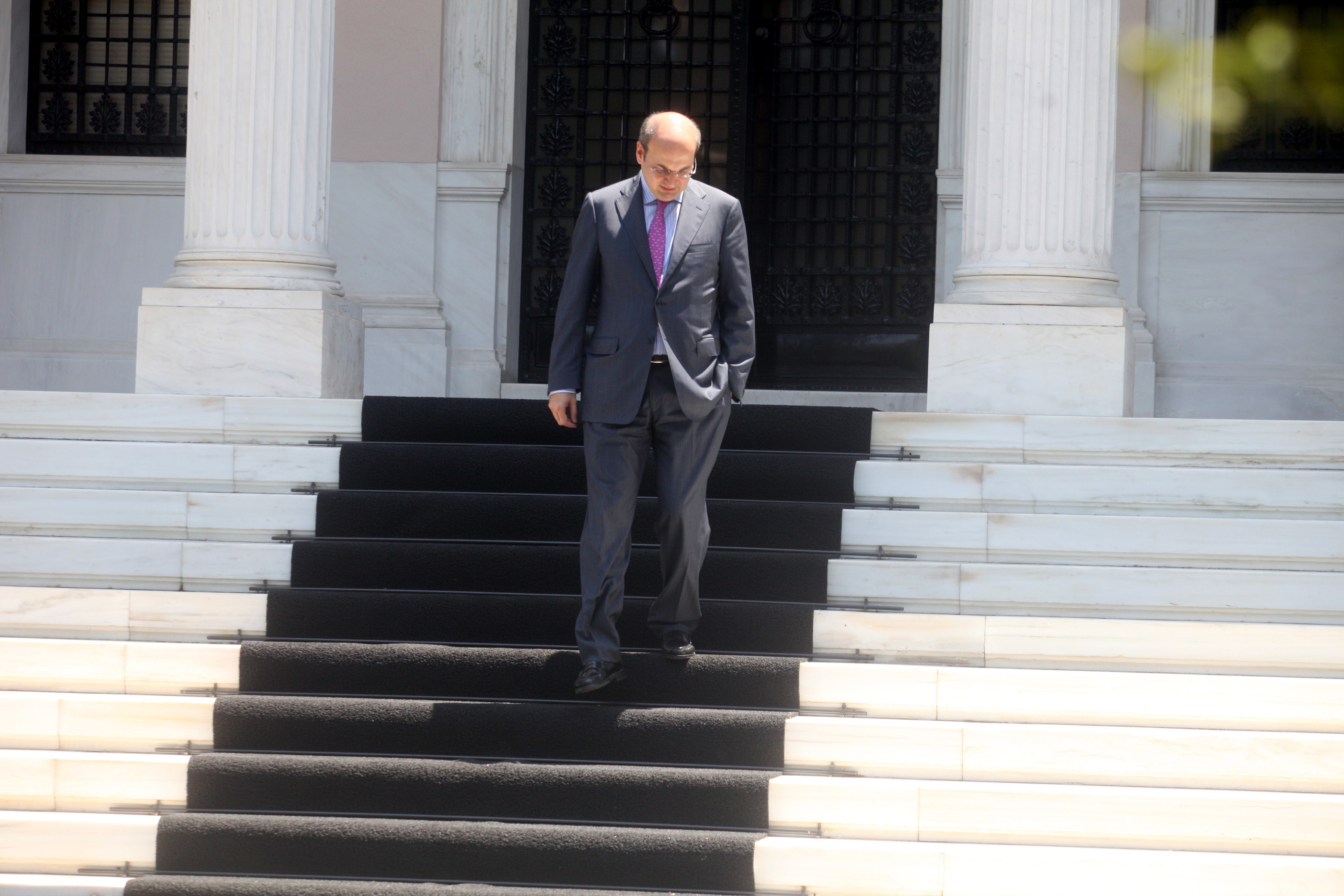 Χατζηδάκης: Κλείσαμε την ΕΡΤ για να ικανοποιήσουμε την τρόικα!