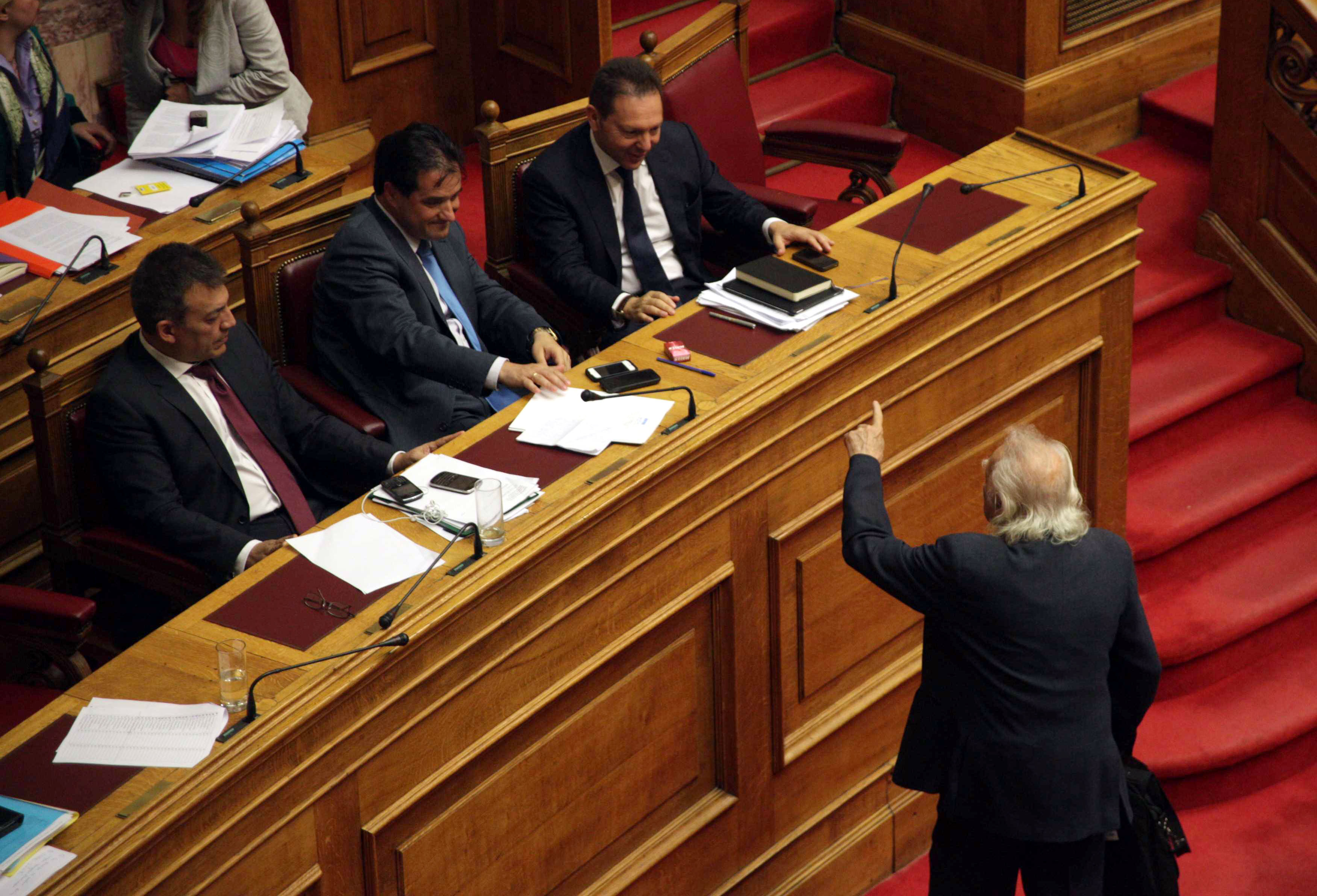 Γλέζος σε Στουρνάρα: Λυπάμαι για σένα