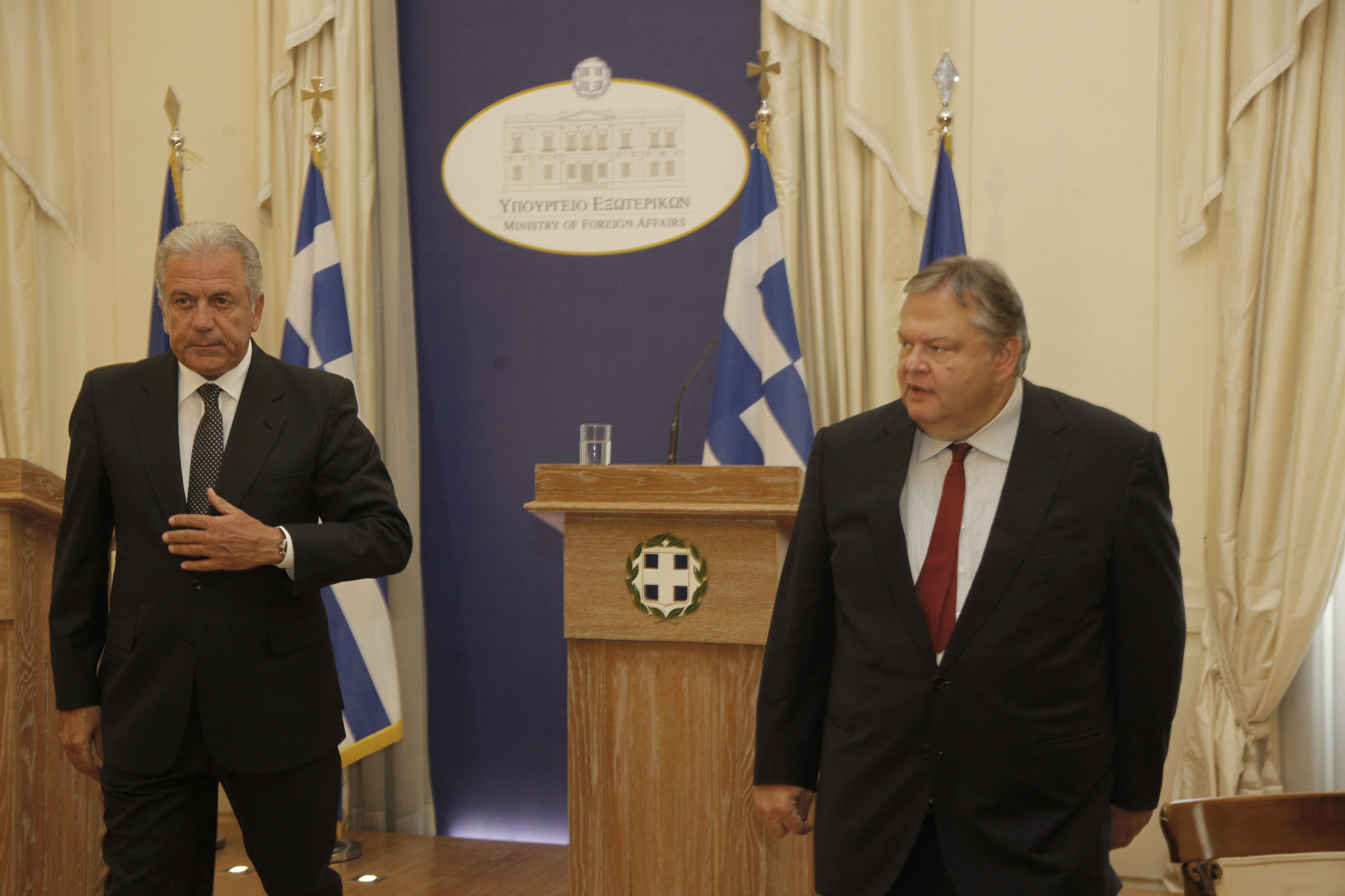 Μαίνεται ο πόλεμος Βενιζέλου – Αβραμόπουλου: Βενιζέλος: Τον είχα ενημερώσει από προχθές – Γιατί επι 2 χρόνια ακολουθεί την πολιτική μου στα υποβρύχια;
