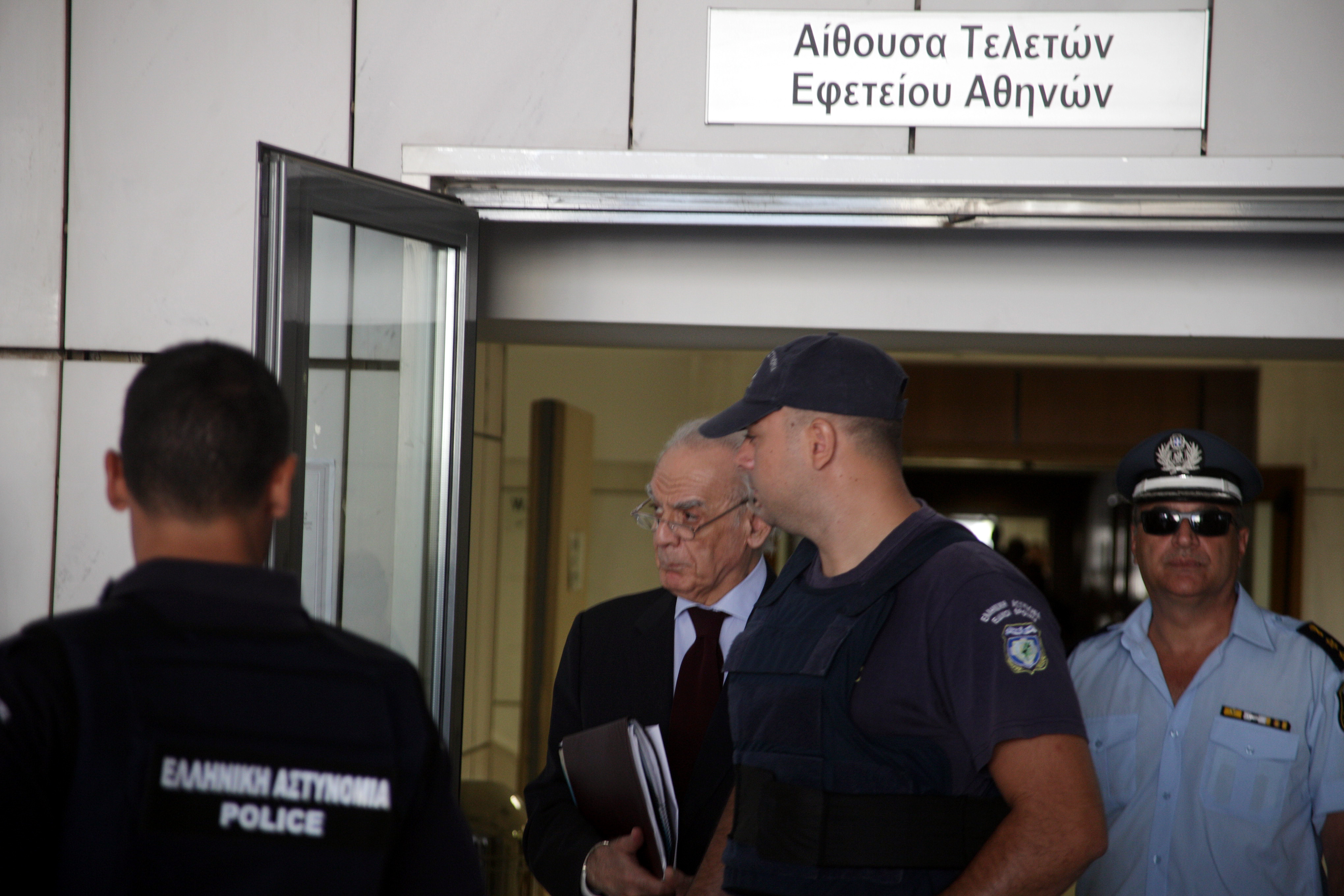 Αποθεώθηκε ο δεύτερος εισαγγελέας στην δίκη Τσοχατζόπουλου – Πρότεινε να εγκλειστεί δια βίου στην φυλακή ο πρώην υπουργός