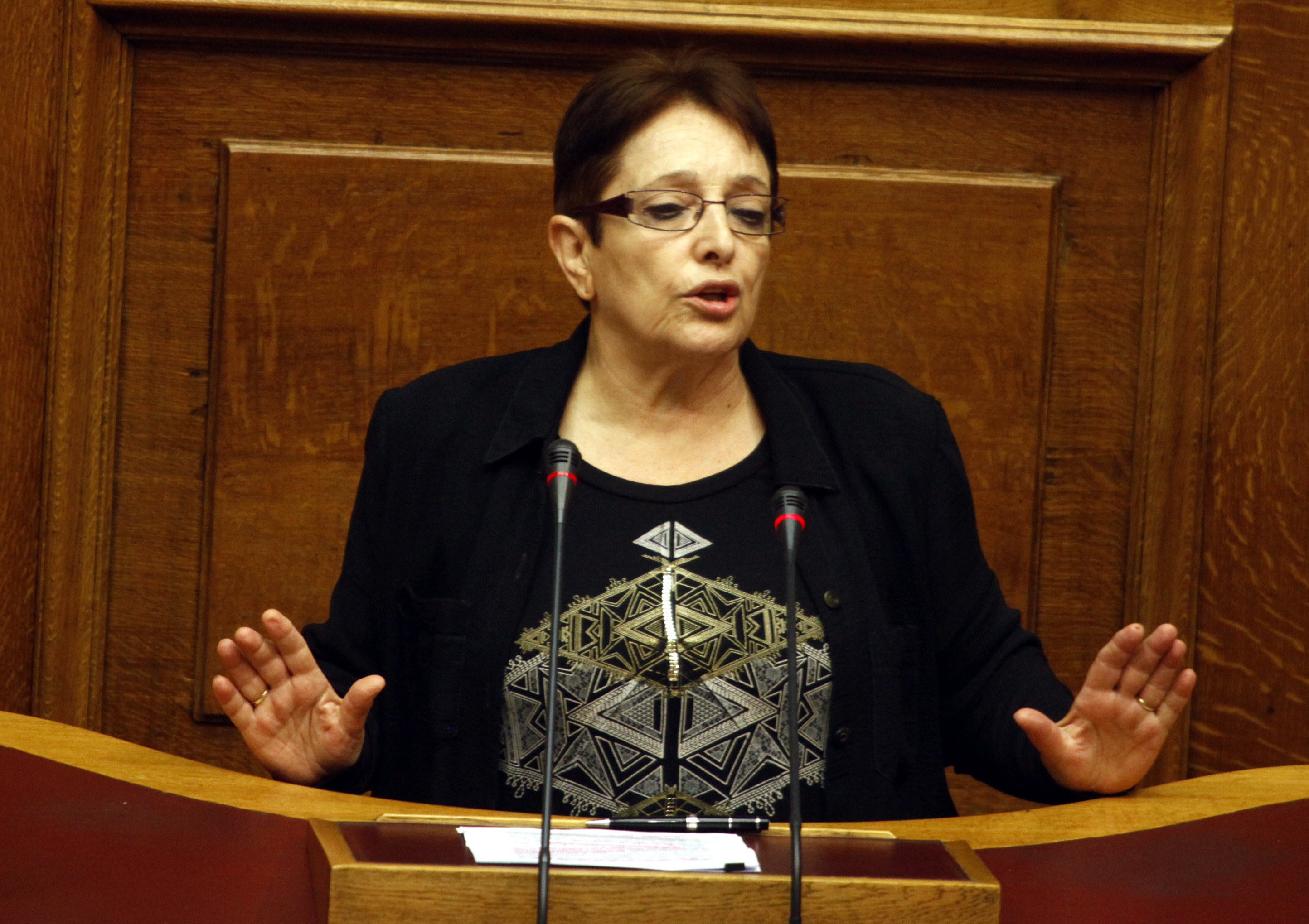 Παπαρήγα: “Αυτό το κοινοβούλιο δεν το παραδεχόμαστε”