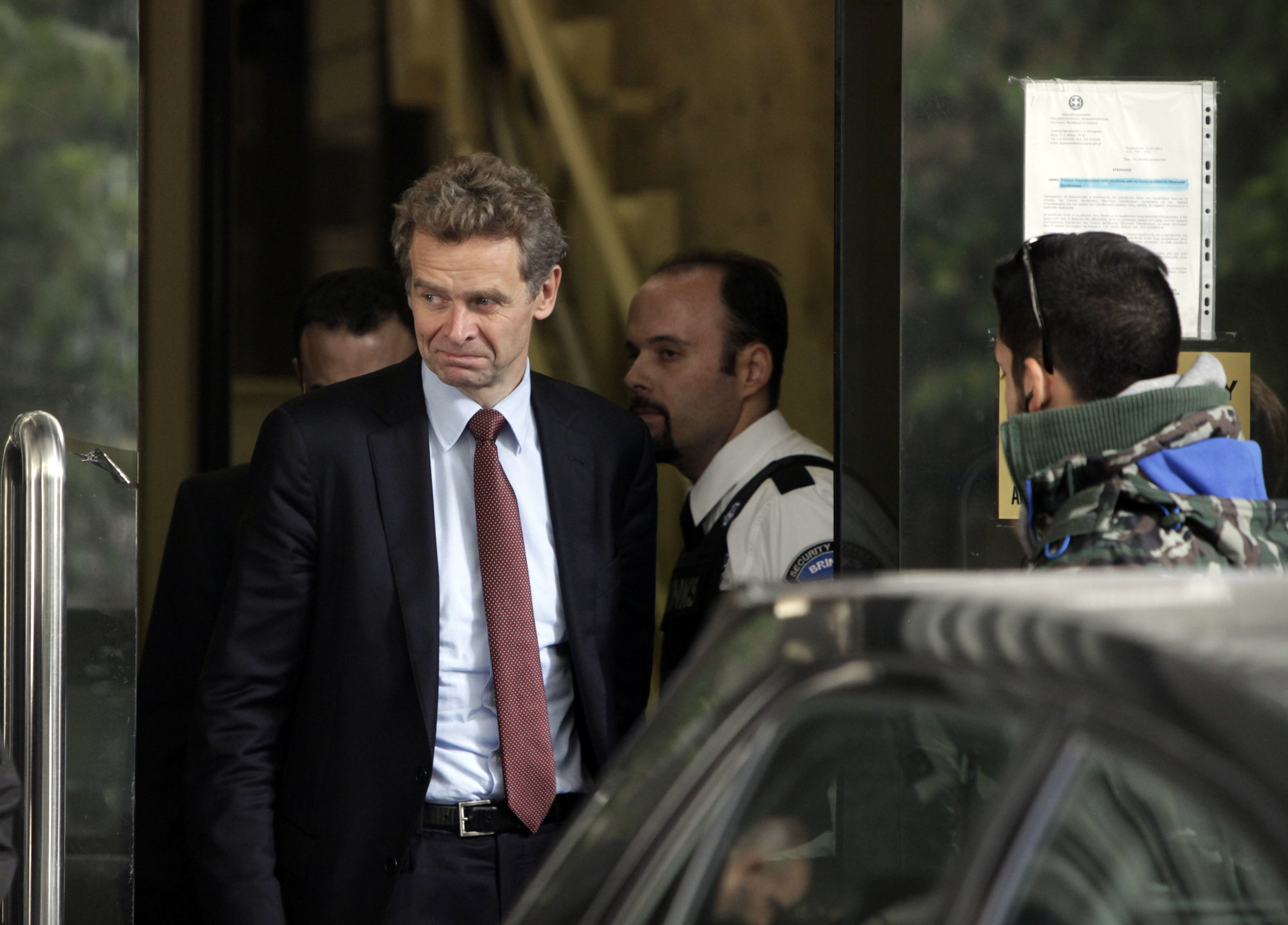 Το “μπαλάκι” για πλειστηριασμούς στους βουλευτές μετά το ναυάγιο με την τρόικα