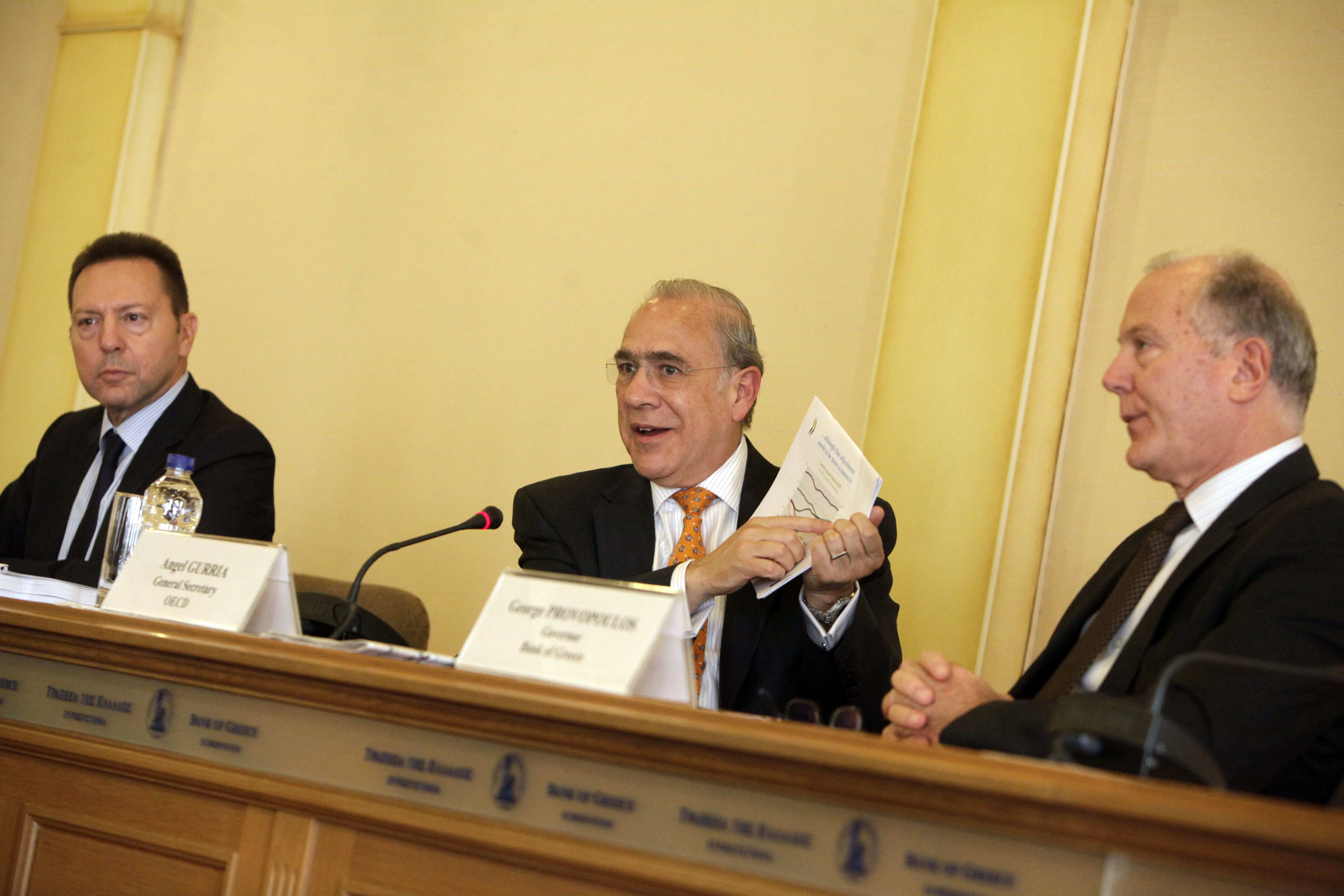 ΟΟΣΑ: Μειώστε το χρέος της Ελλάδας!