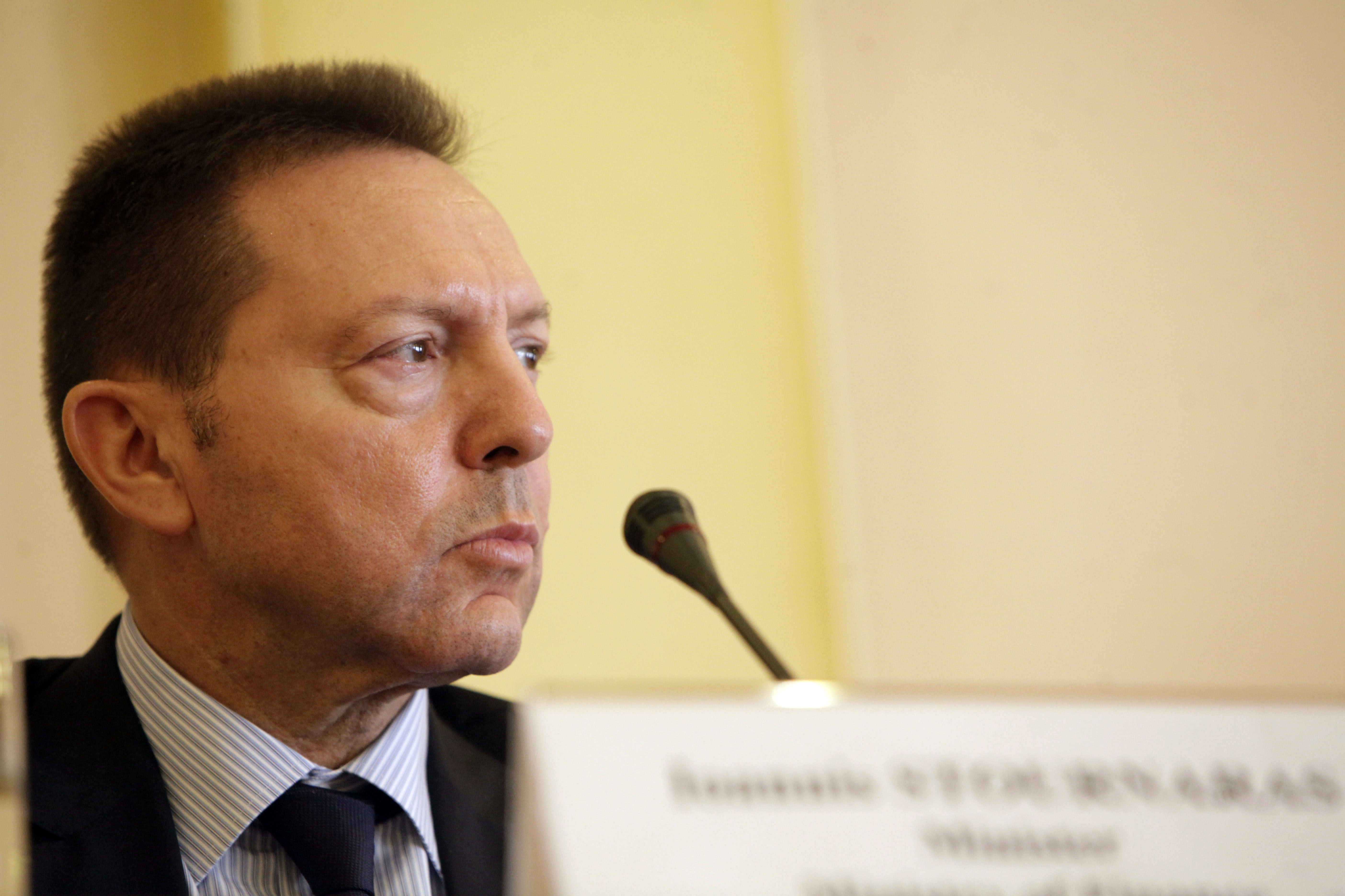 ΠΑΣΟΚ: Δεν τίθεται θέμα απομάκρυνσης Στουρνάρα