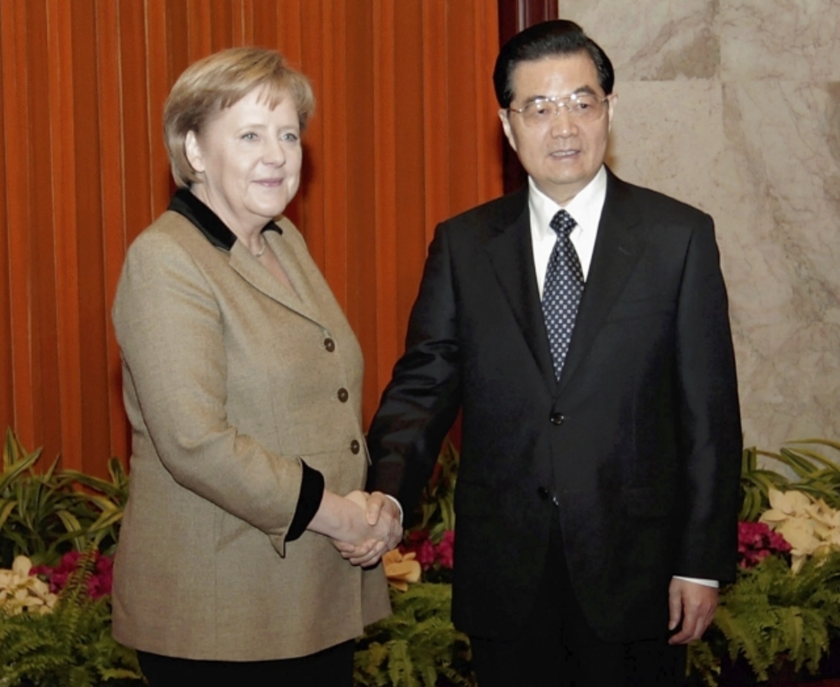 “Πόρτα” του Πεκίνου στην Μέρκελ – “Η Κίνα δεν σκοπεύει ούτε μπορεί να αγοράσει την Ευρώπη”
