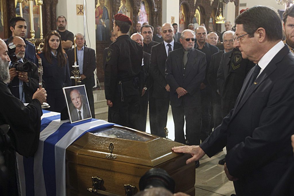 Στην αγκαλιά της Κυπριακής γης ο Γλαύκος Κληρίδης