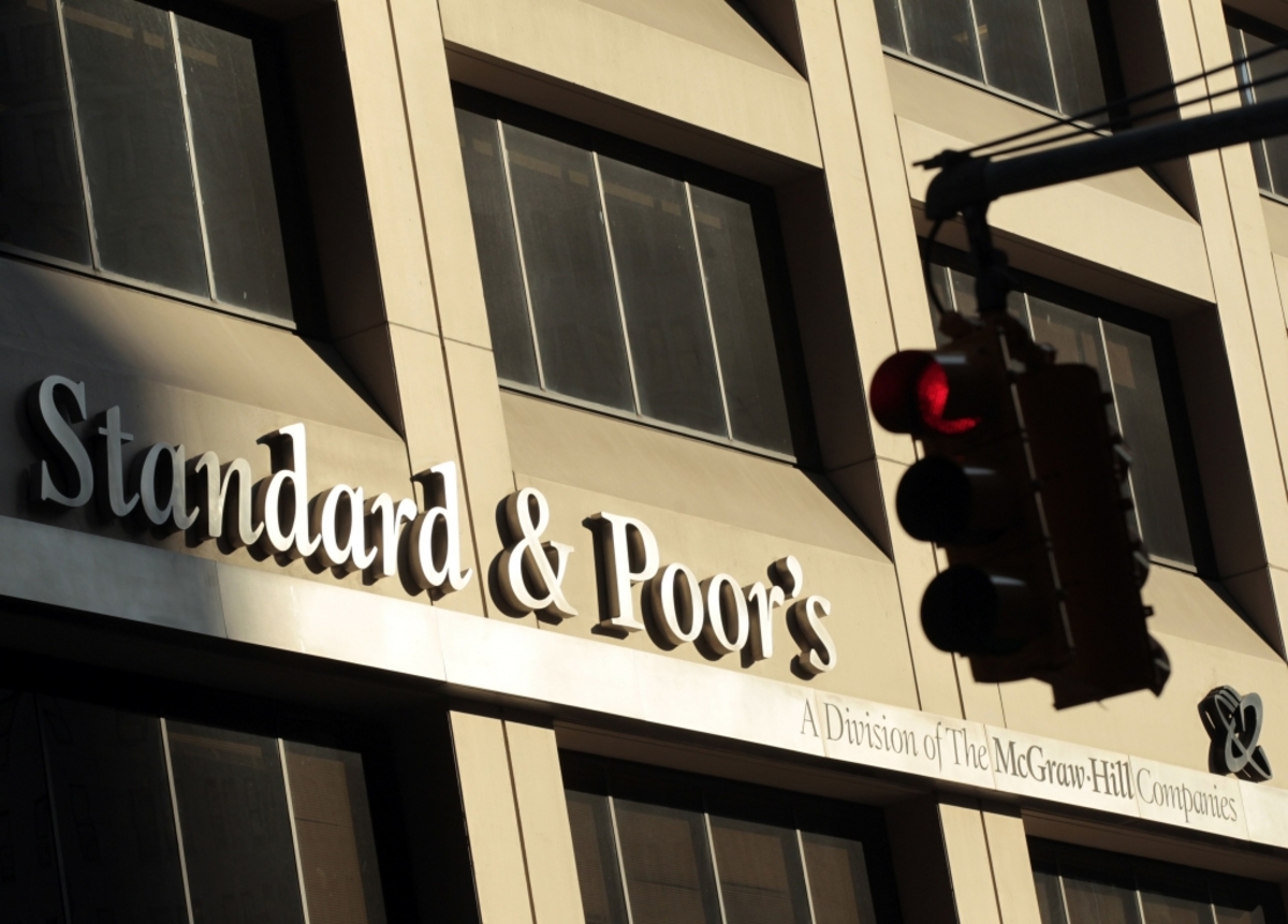 13 δήμοι καθίζουν στο σκαμνί την Standard & Poor’s