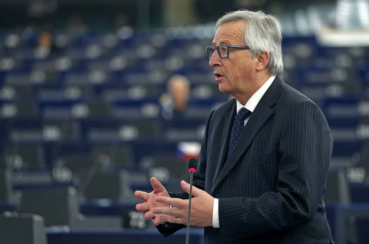 Γιούνκερ: Οι Αγγλοσάξονες συνωμοτούν εναντίον της ευρωζώνης – Γερμανοί: Θεωρίες συνωμοσίας οι δηλώσεις Γιούνκερ