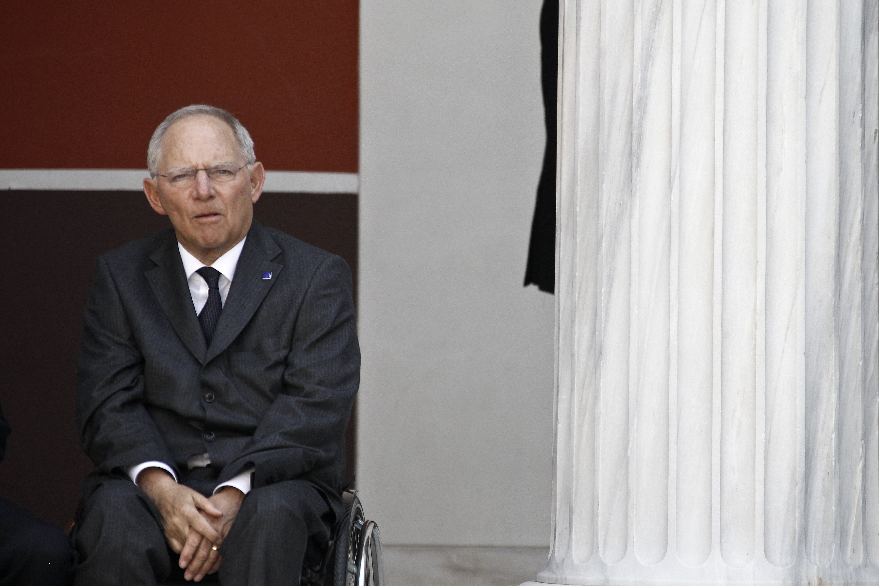 Σόιμπλε: «Βγαίνετε από την ύφεση, η οικονομία ανακάμπτει»