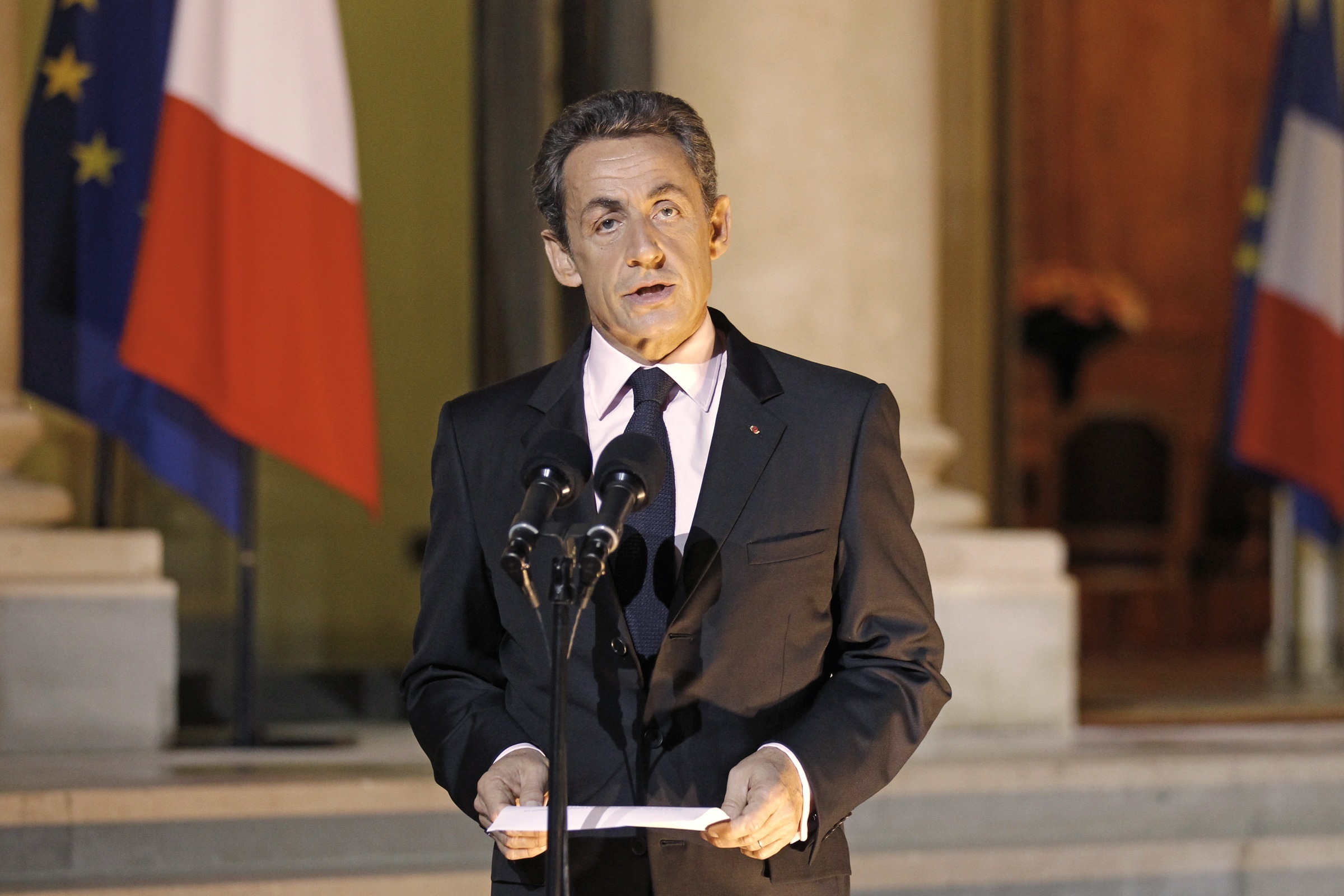 Στα “κάγκελα” η Γαλλία με τον Παπανδρέου – Πείτε εάν θα μείνετε στο ευρώ ή όχι