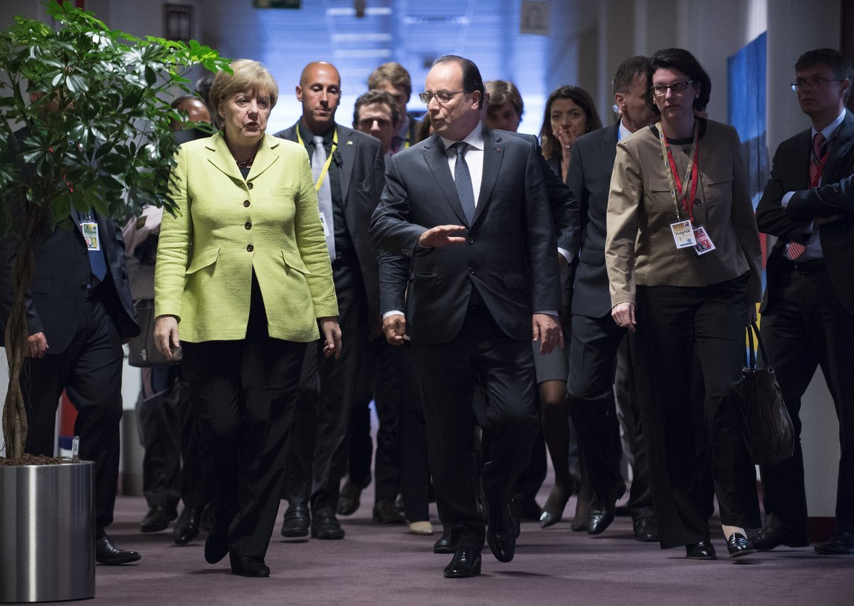 Le Monde: Η Ελλάδα έχει απομακρύνει Μέρκελ και Ολάντ