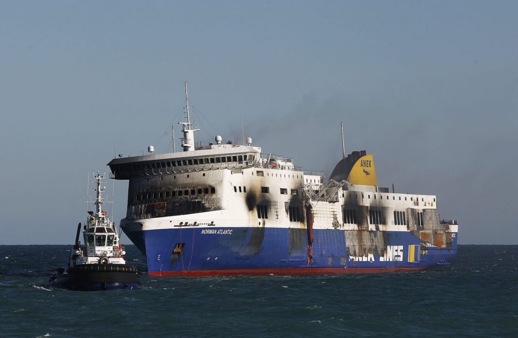 Norman Atlantic: Καρχαρίες έφαγαν ζωντανούς τους επιβάτες που έπεσαν στην θάλασσα;