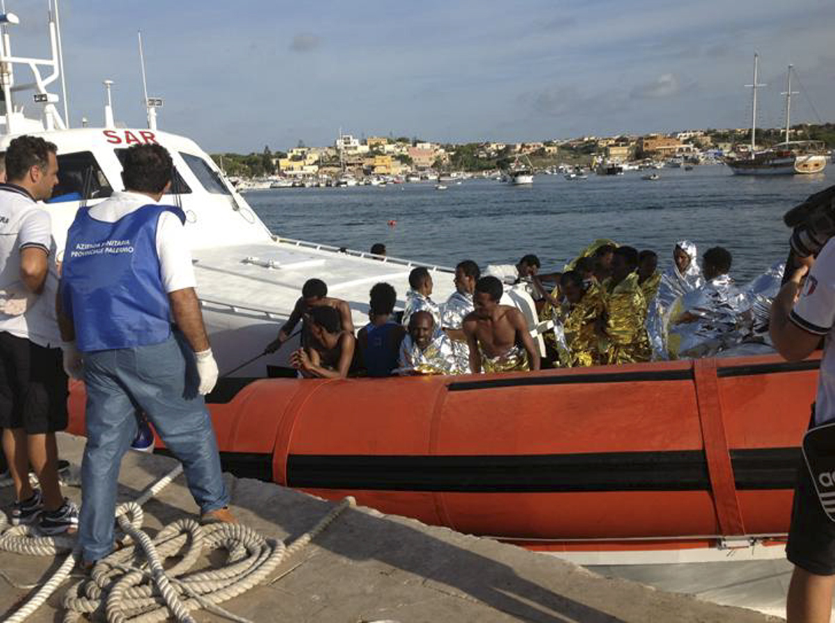 Τραγωδία στην Λαμπεντούζα: Μια θάλασσα από κεφάλια!